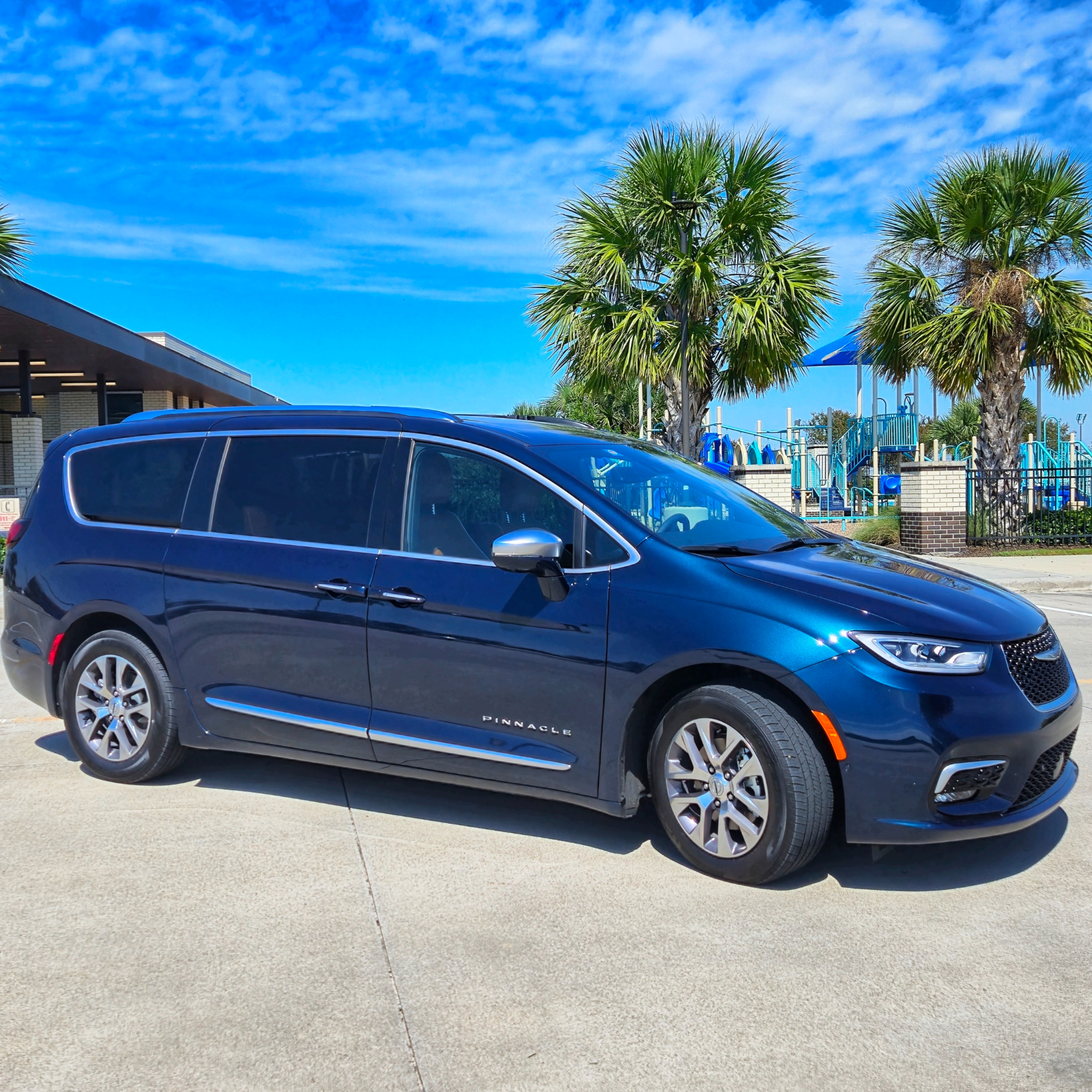 Auto Review: 2024 Chrysler Pacifica Pinnacle PHEV episode artwork