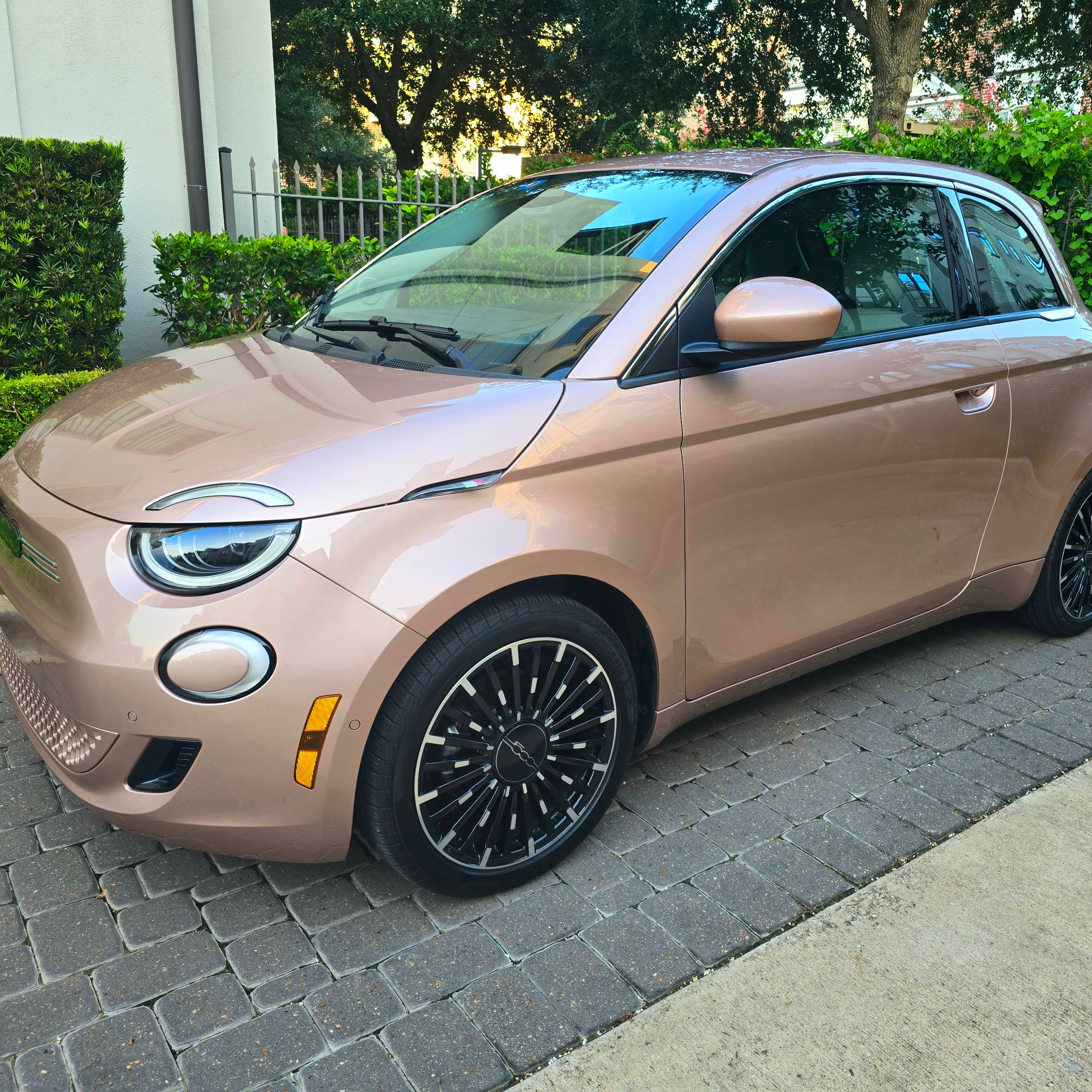 Auto Review: 2024 Fiat 500e episode artwork