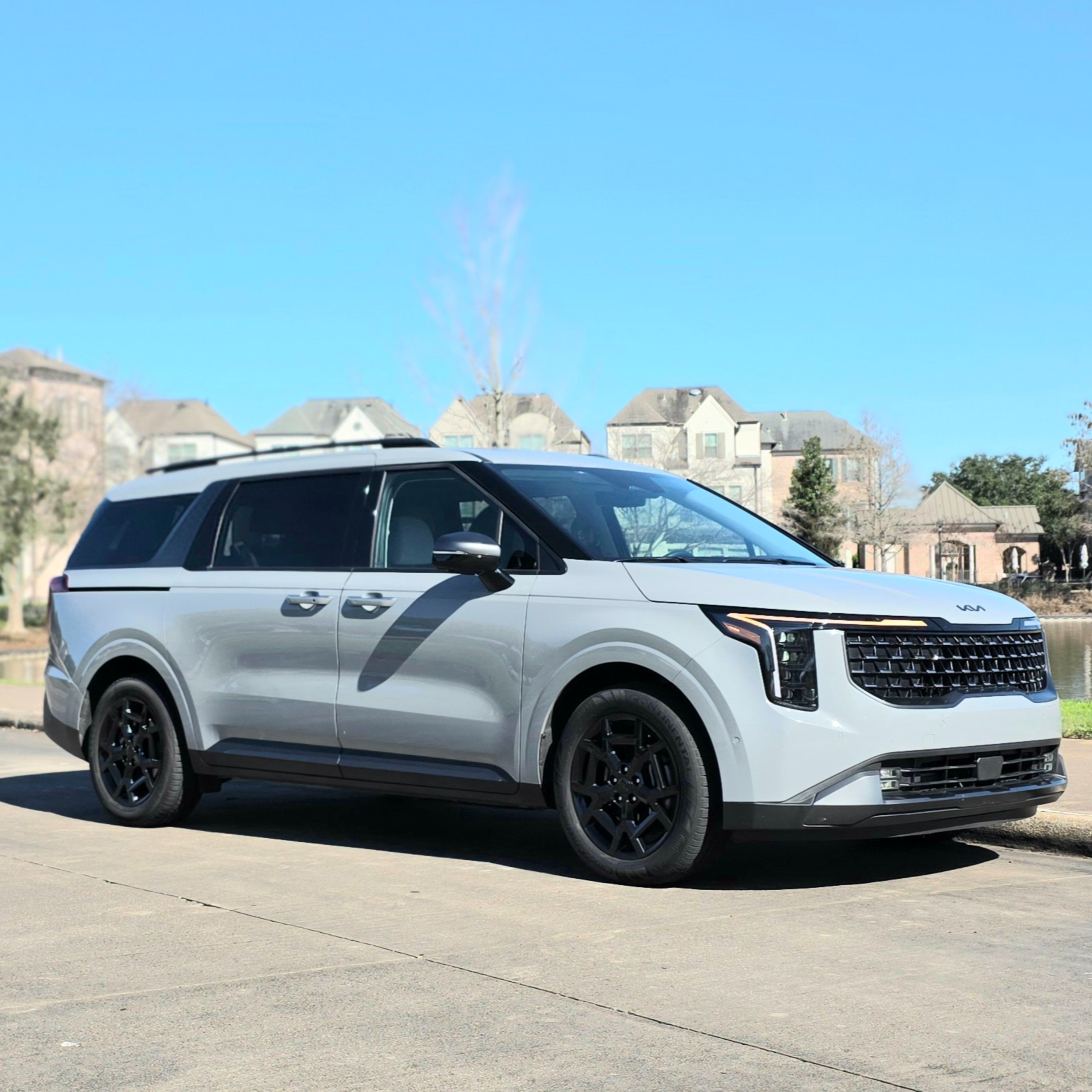 Auto Review: 2025 Kia Carnival Hybrid episode artwork