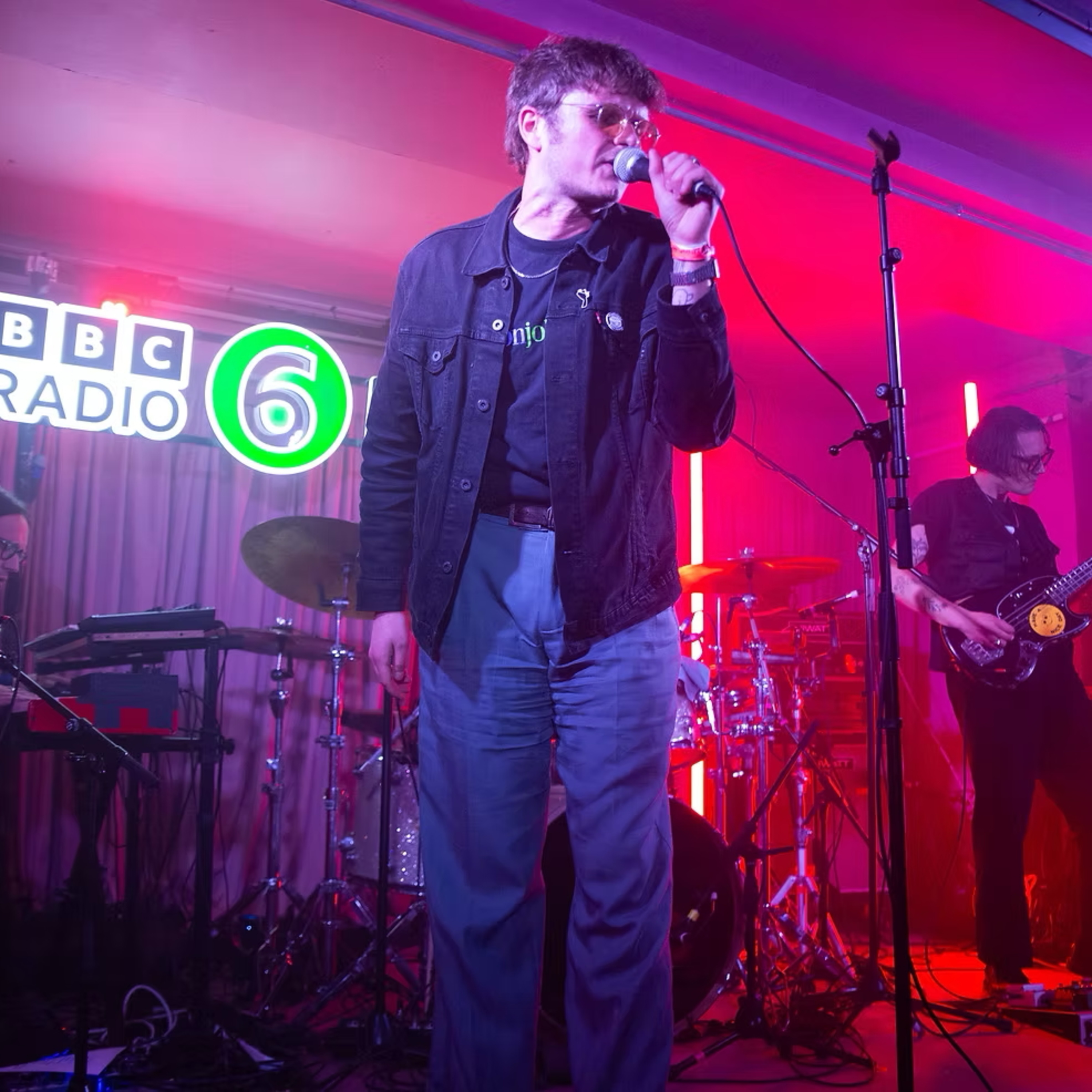 Yellow Brit Road: 6 Music Festival, Mad Iris in session, Raye, Paul McCartney, Angine de Poitrine!