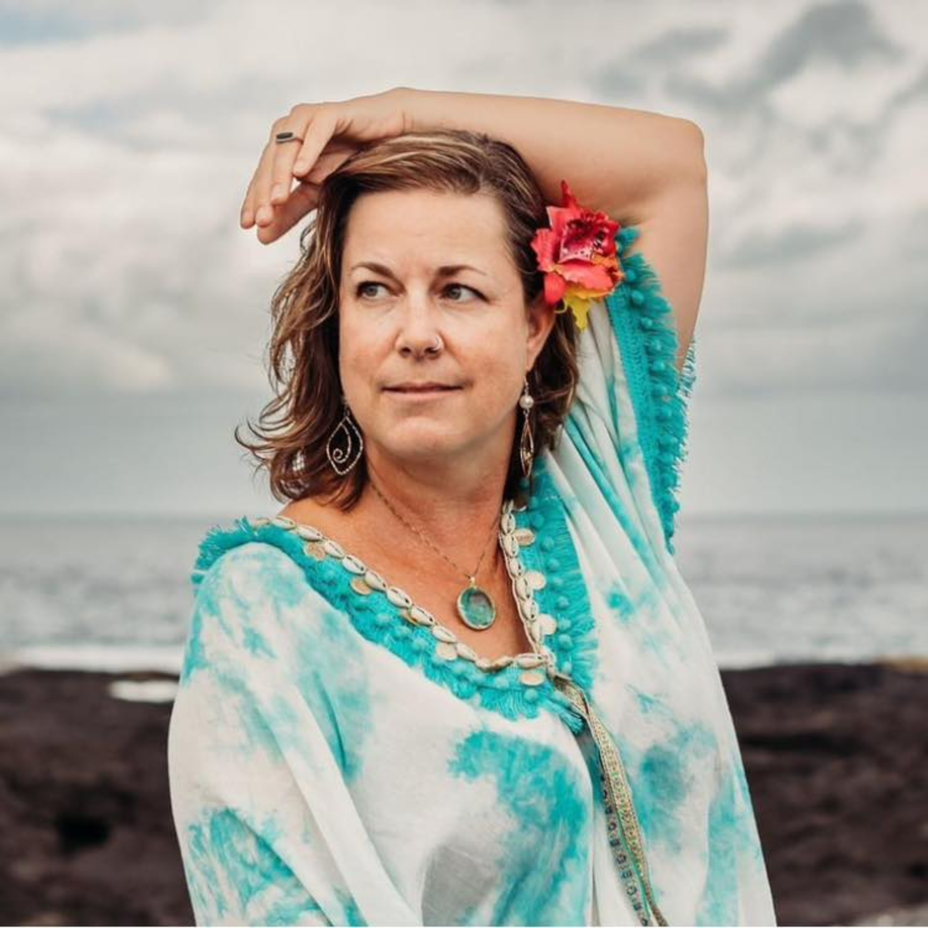 Ep. 112 UFO's, Ramtha's school & government cover ups (with Lisa Thompson)