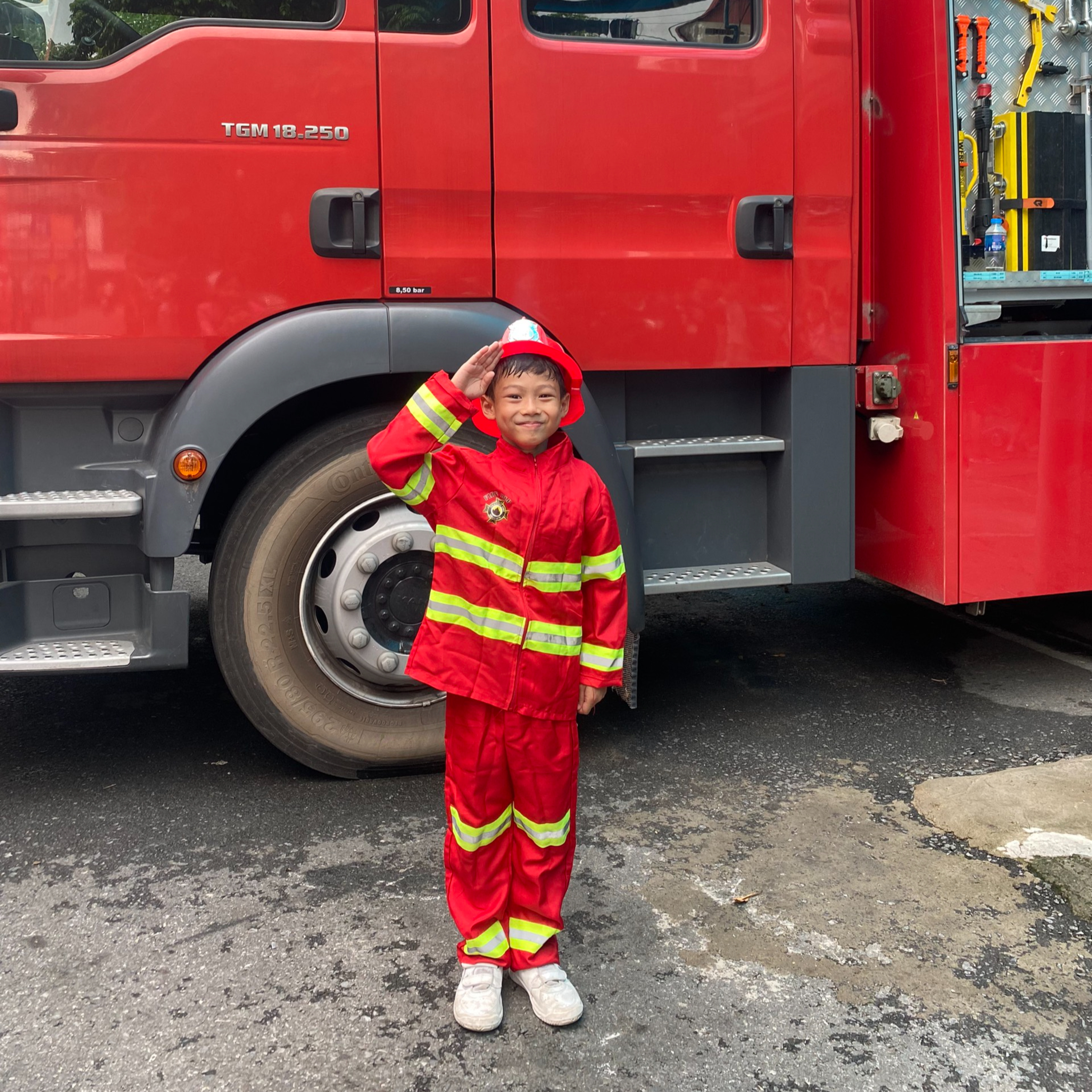 Bộ hành qua phố: Khi xe cứu hỏa “nghỉ ngơi”