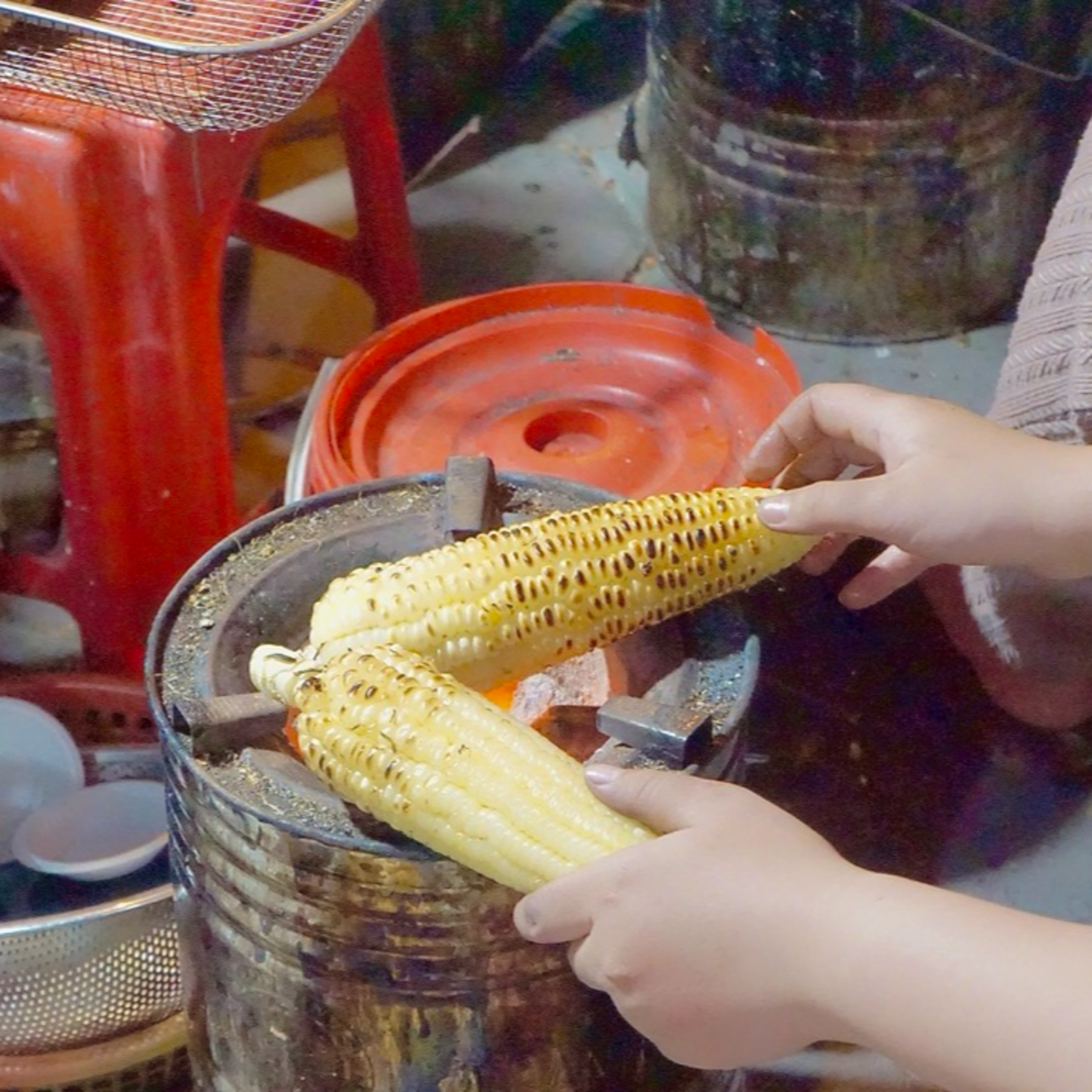 Bộ hành qua phố: Mùa đông và ngô nướng  episode artwork