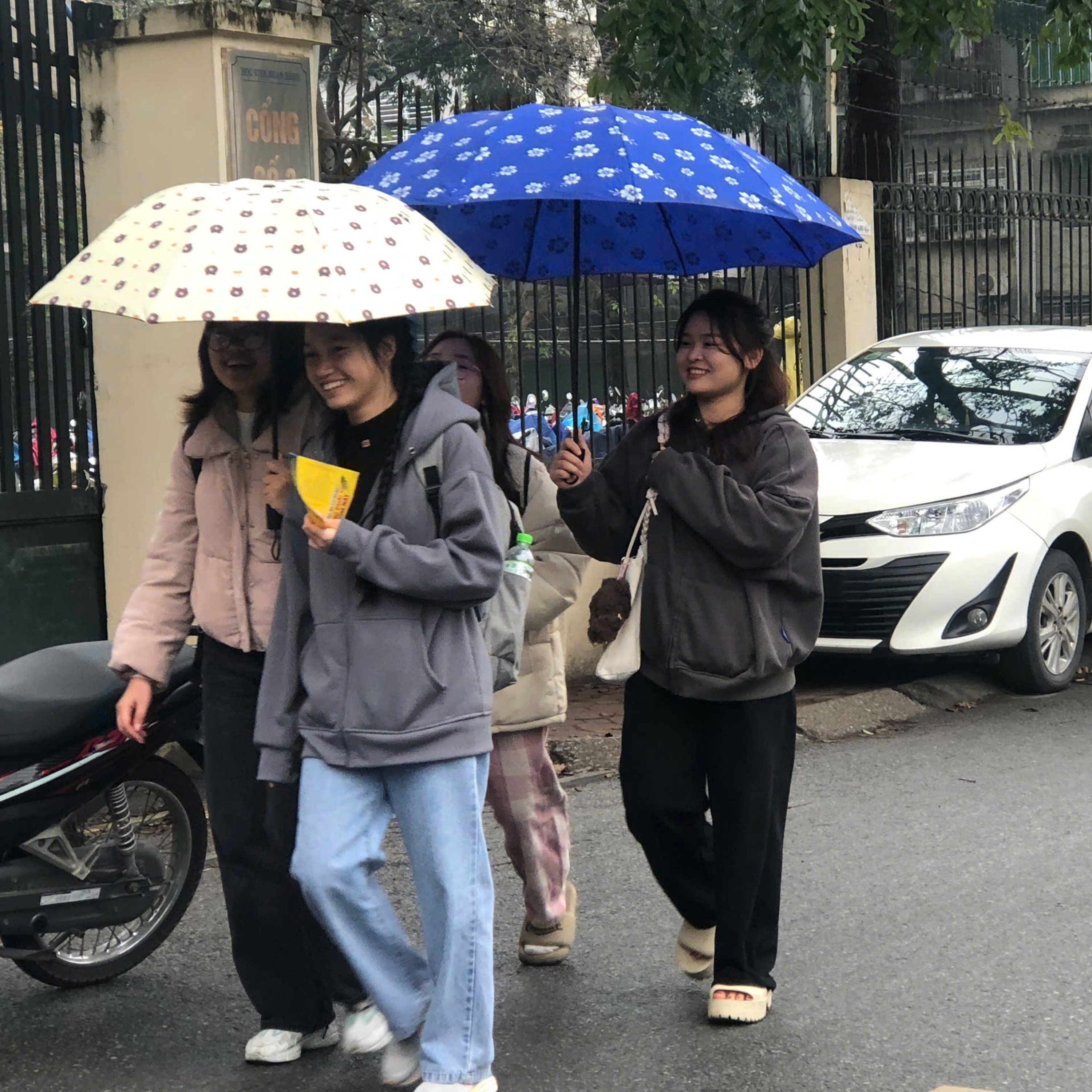 Bộ hành qua phố: Gom những nụ cười episode artwork