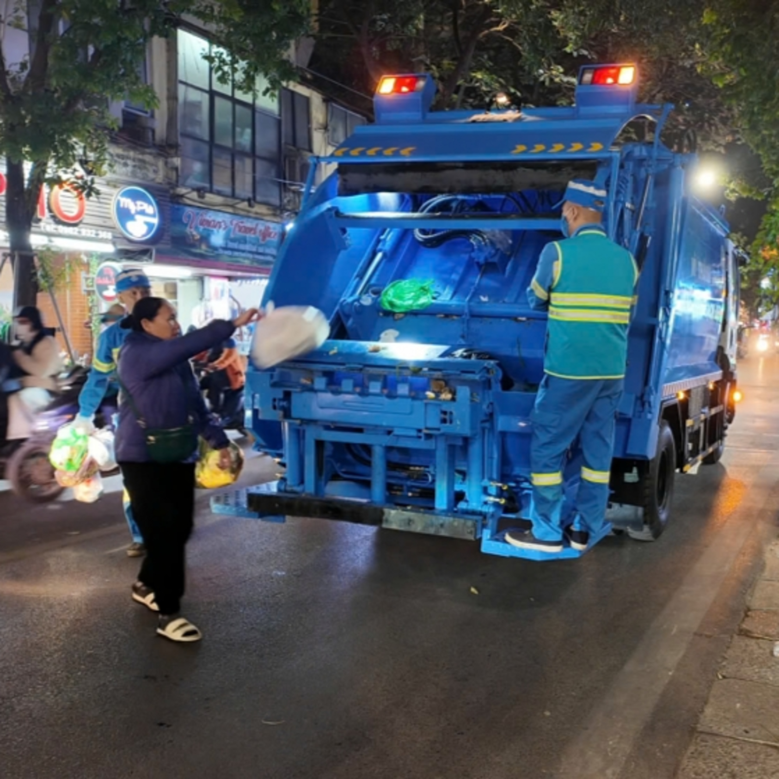 Bỏ rác lên xe, xóa dần các điểm tập kết episode artwork
