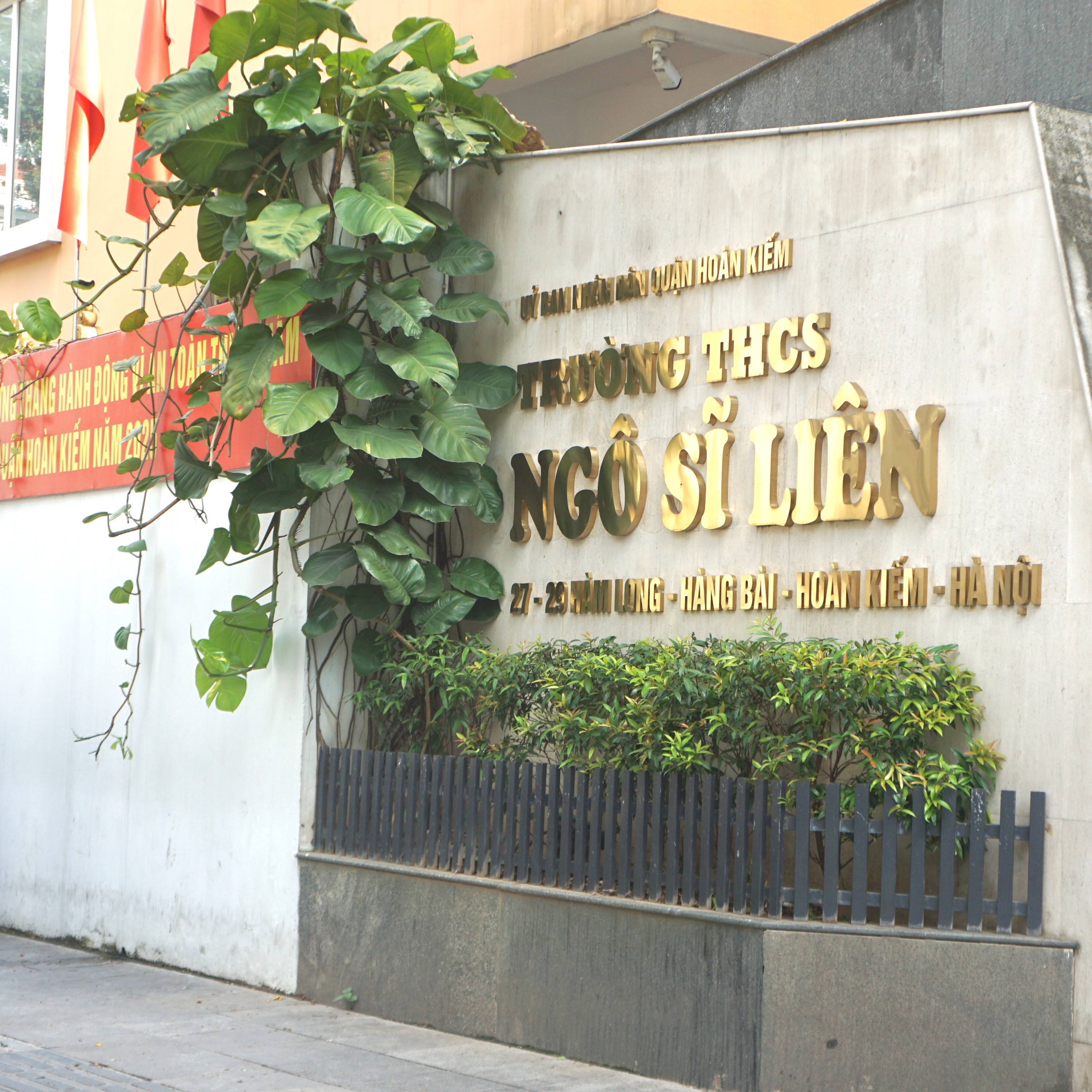 Bộ hành qua phố: Qua cổng trường, qua ký ức  episode artwork