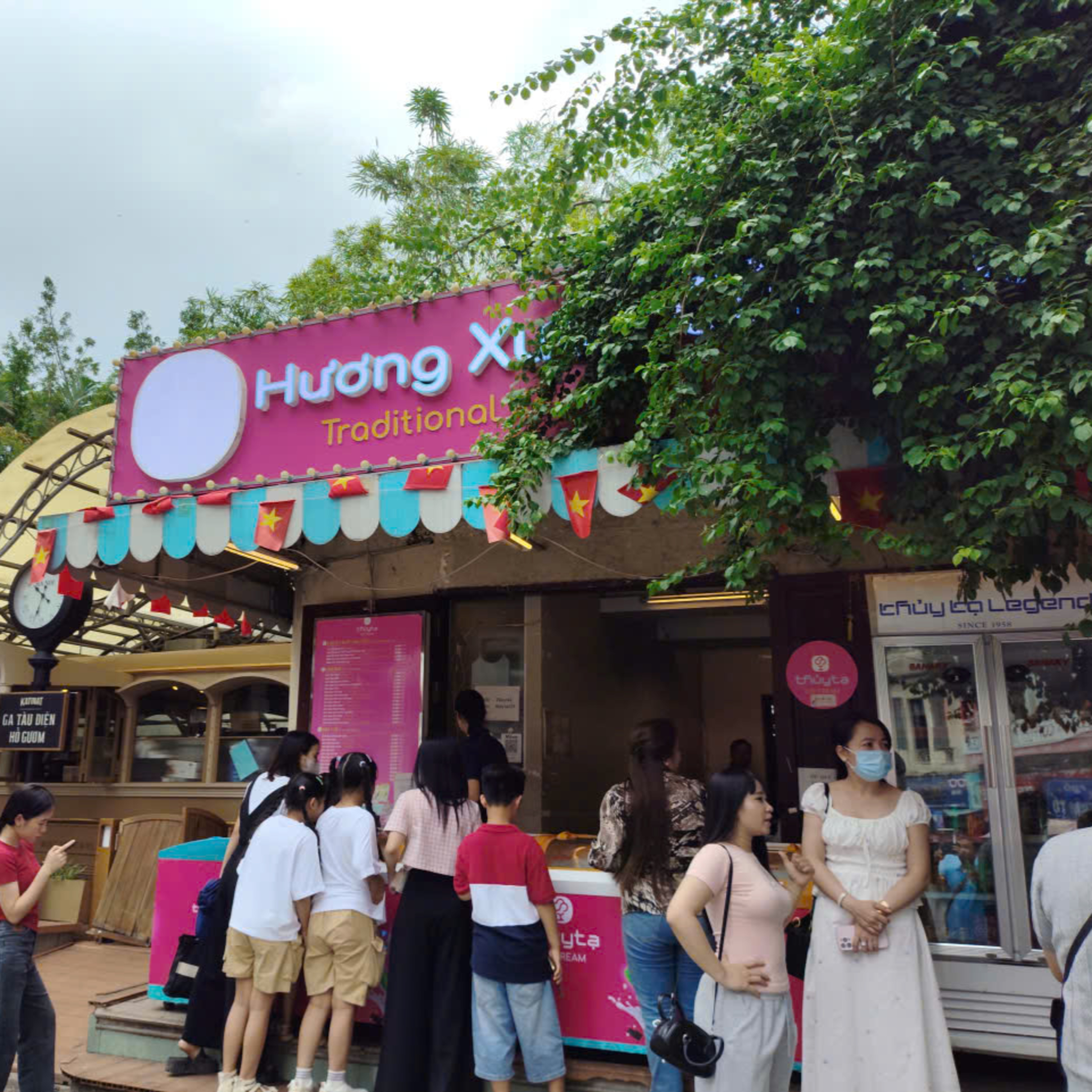 Bộ hành qua phố: Ăn kem đứng ở Hà Nội episode artwork