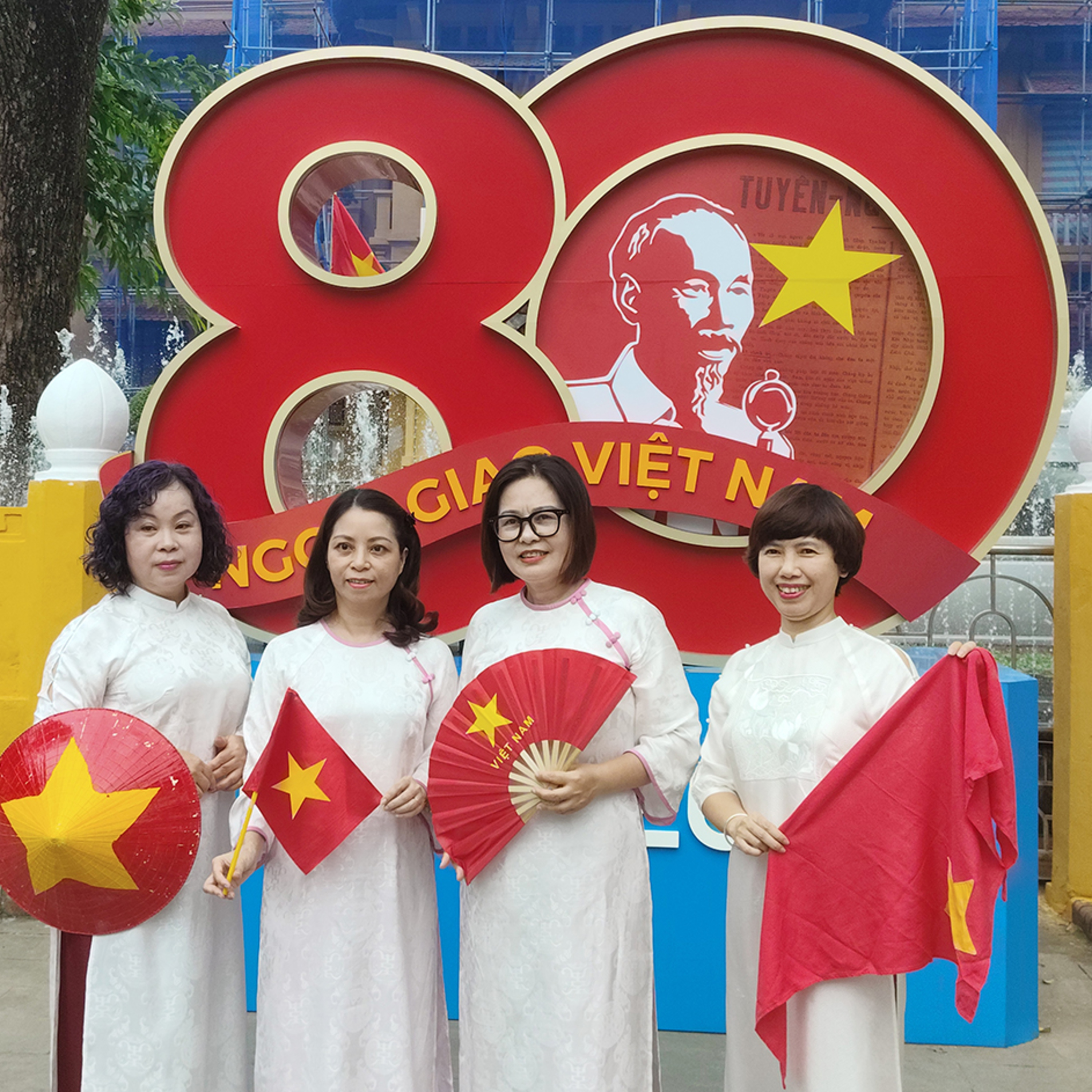 Bộ hành qua phố: Náo nức mùa cờ đỏ bên Lăng Bác episode artwork