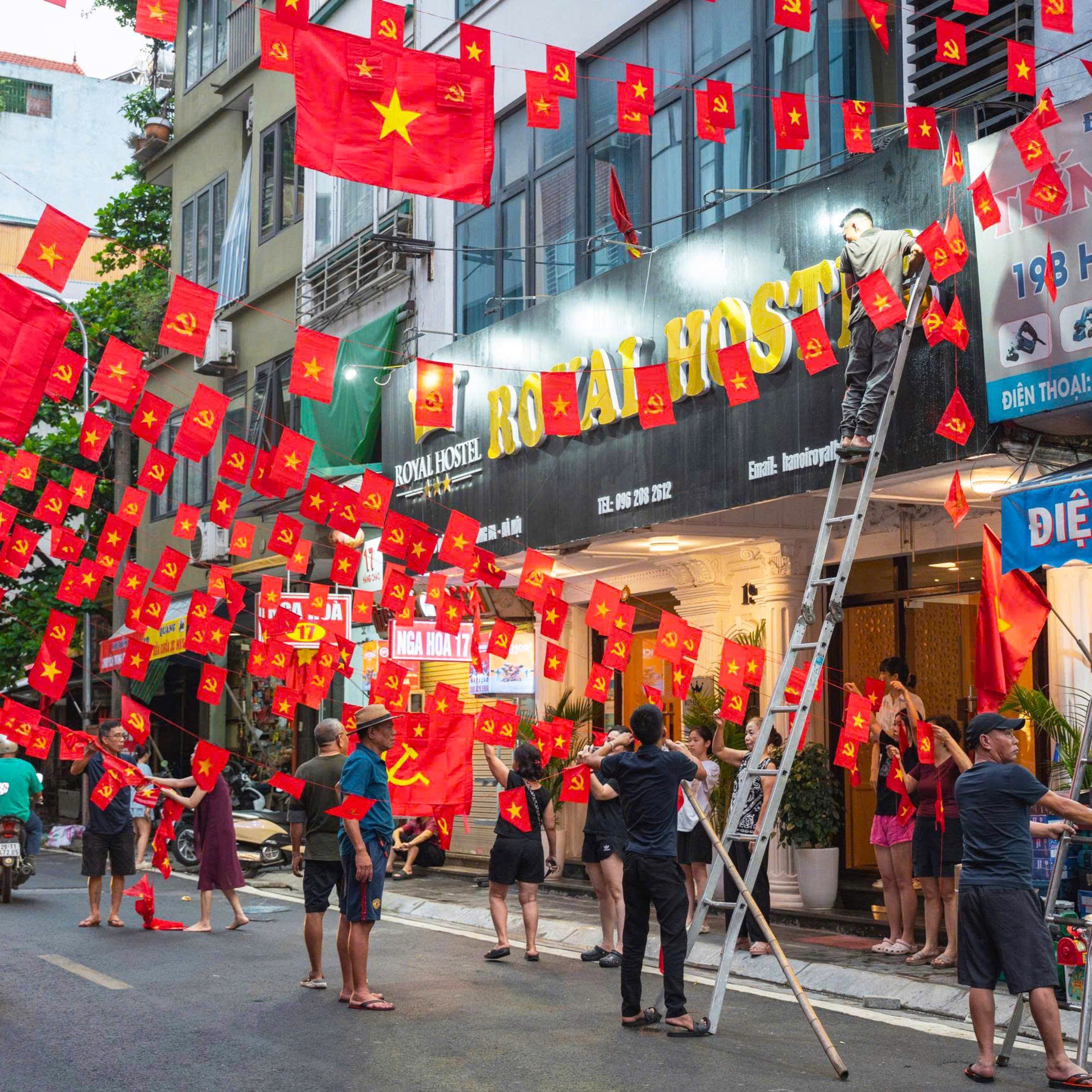 Người Hà Nội rộn ràng trang trí trước ngày hội lớn episode artwork