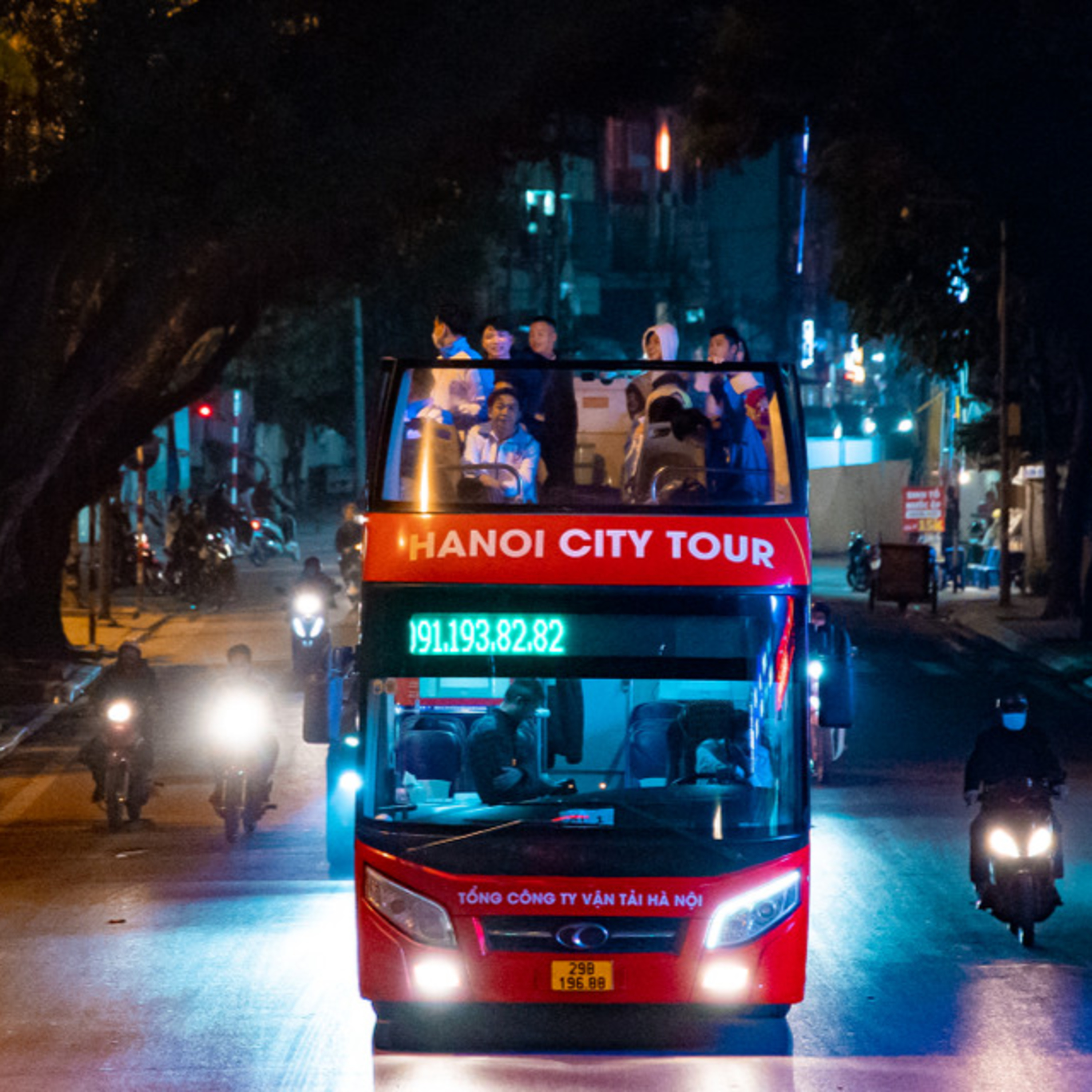 Hà Nội - Những hành trình cảm xúc: Buýt hai tầng night tour, ngắm Hà Nội về đêm từ trên cao episode artwork