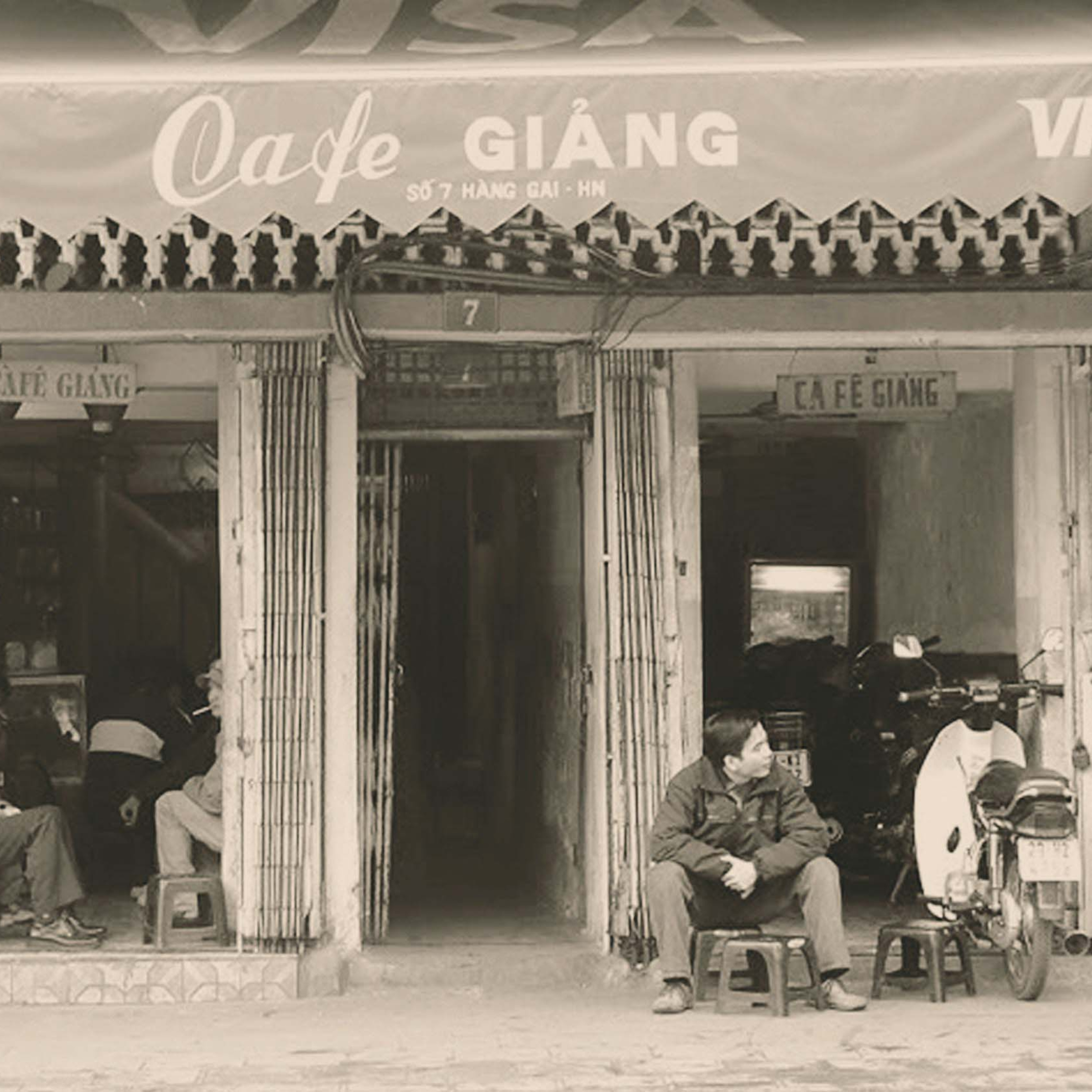 Hà Nội sống và yêu: Thủ đô trong một bát phở, một ly cafe episode artwork