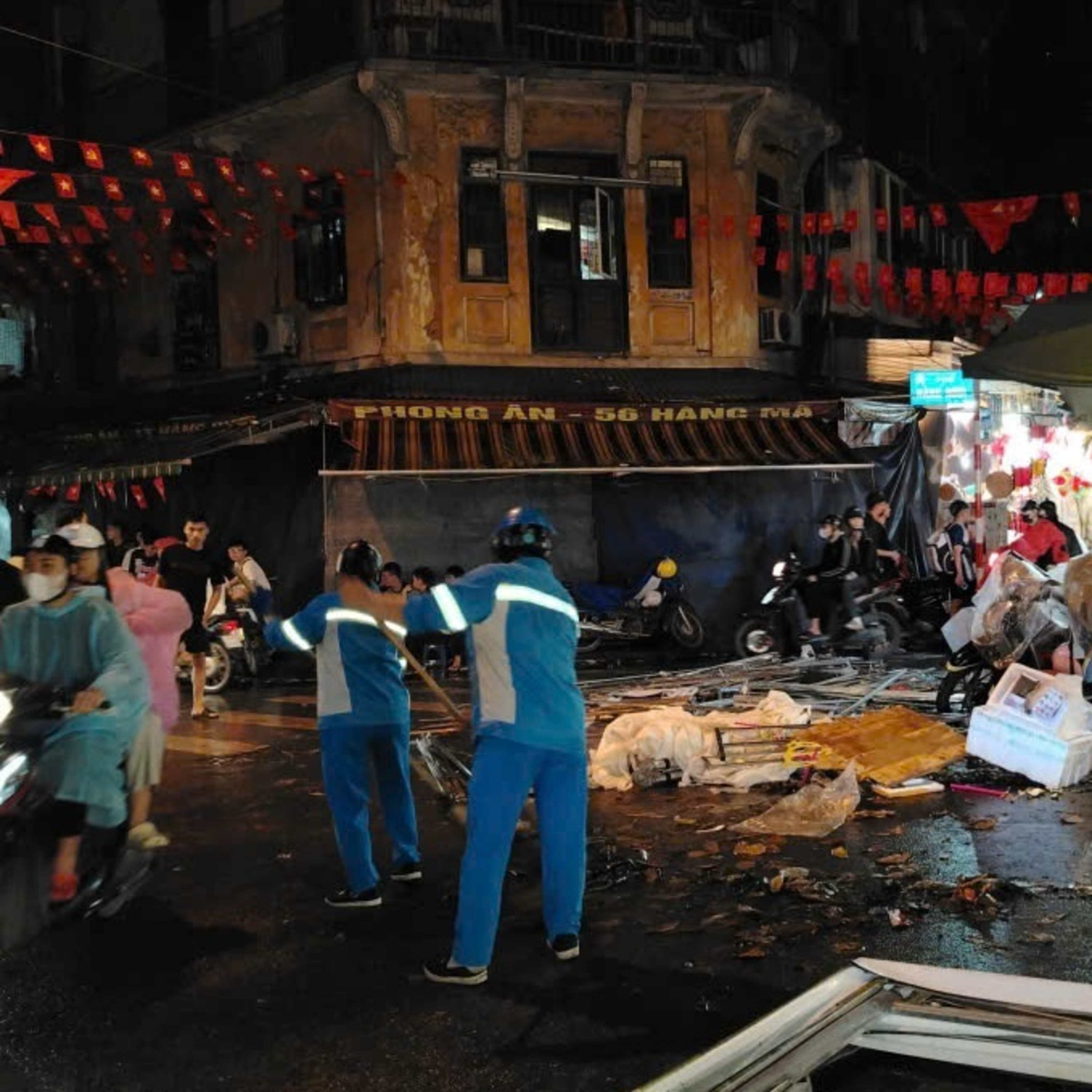 Hà Nội khẩn trương xử lý vệ sinh môi trường sau úng ngập episode artwork