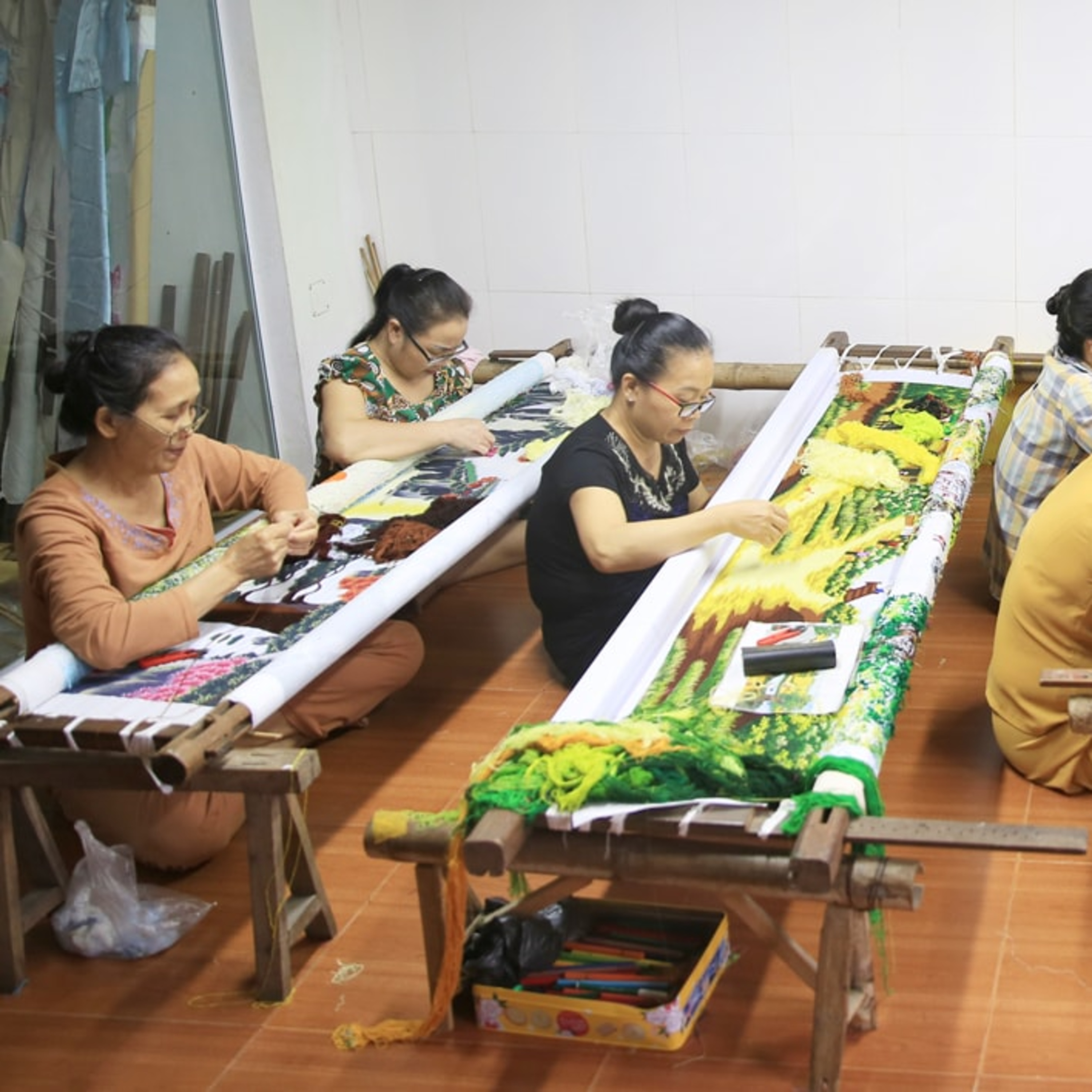 Hà Nội - Những hành trình cảm xúc: Giữ gìn nghề thêu tay của cha ông tại làng Quất Động