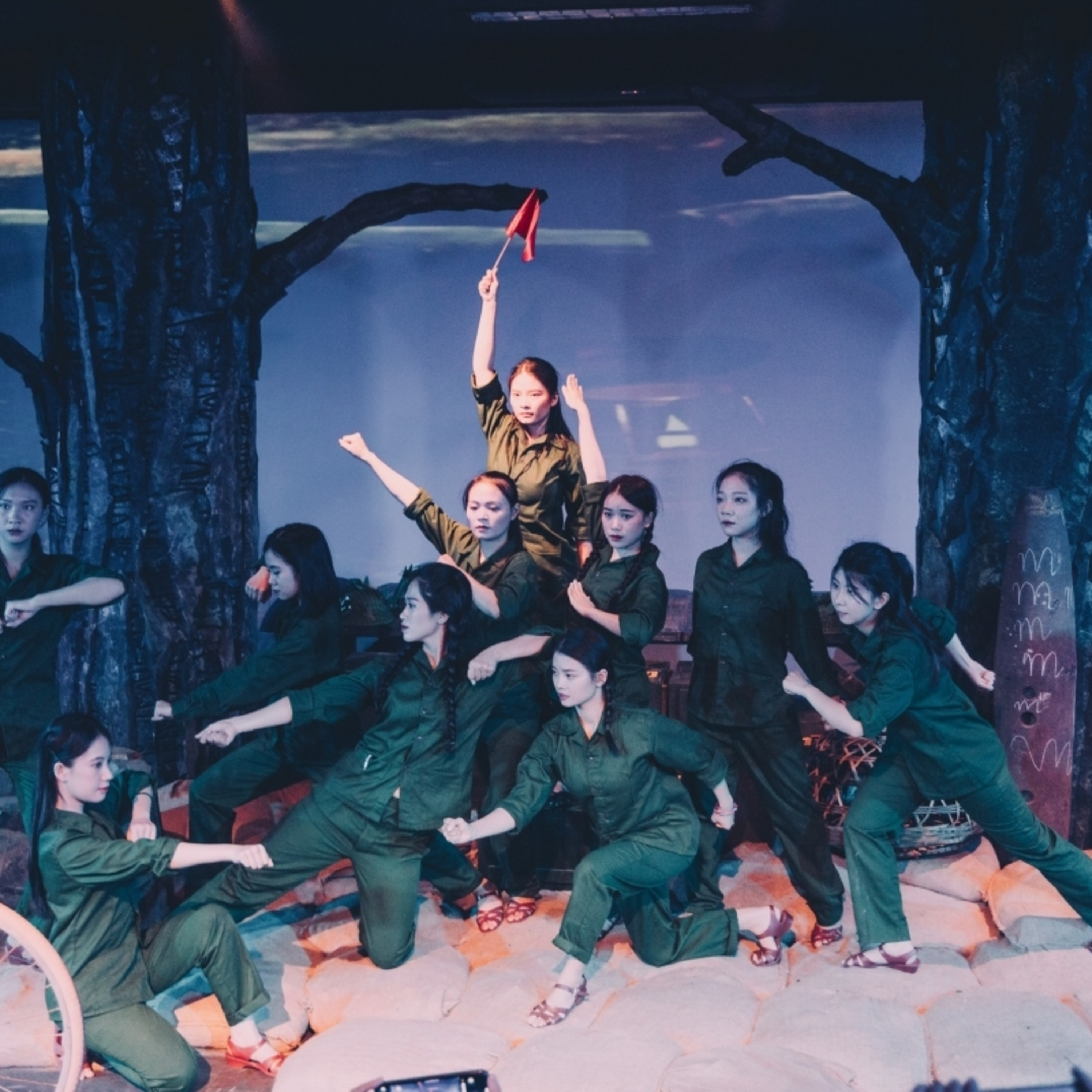 Hà Nội - Những hành trình cảm xúc: Huyền thoại tuổi thanh xuân, sống một đời đáng sống