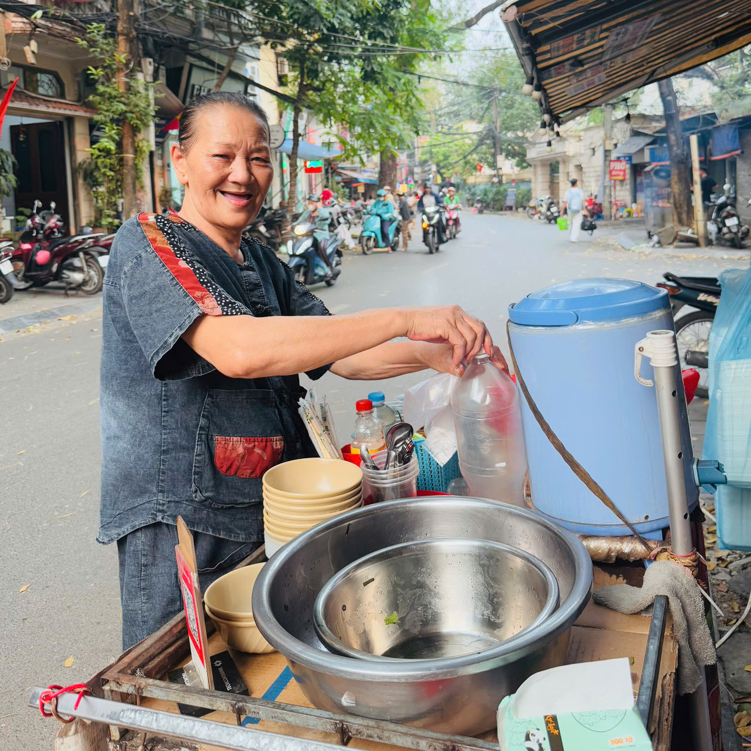Bộ hành qua phố: Vị bánh Huế trong lòng người Hà Nội episode artwork