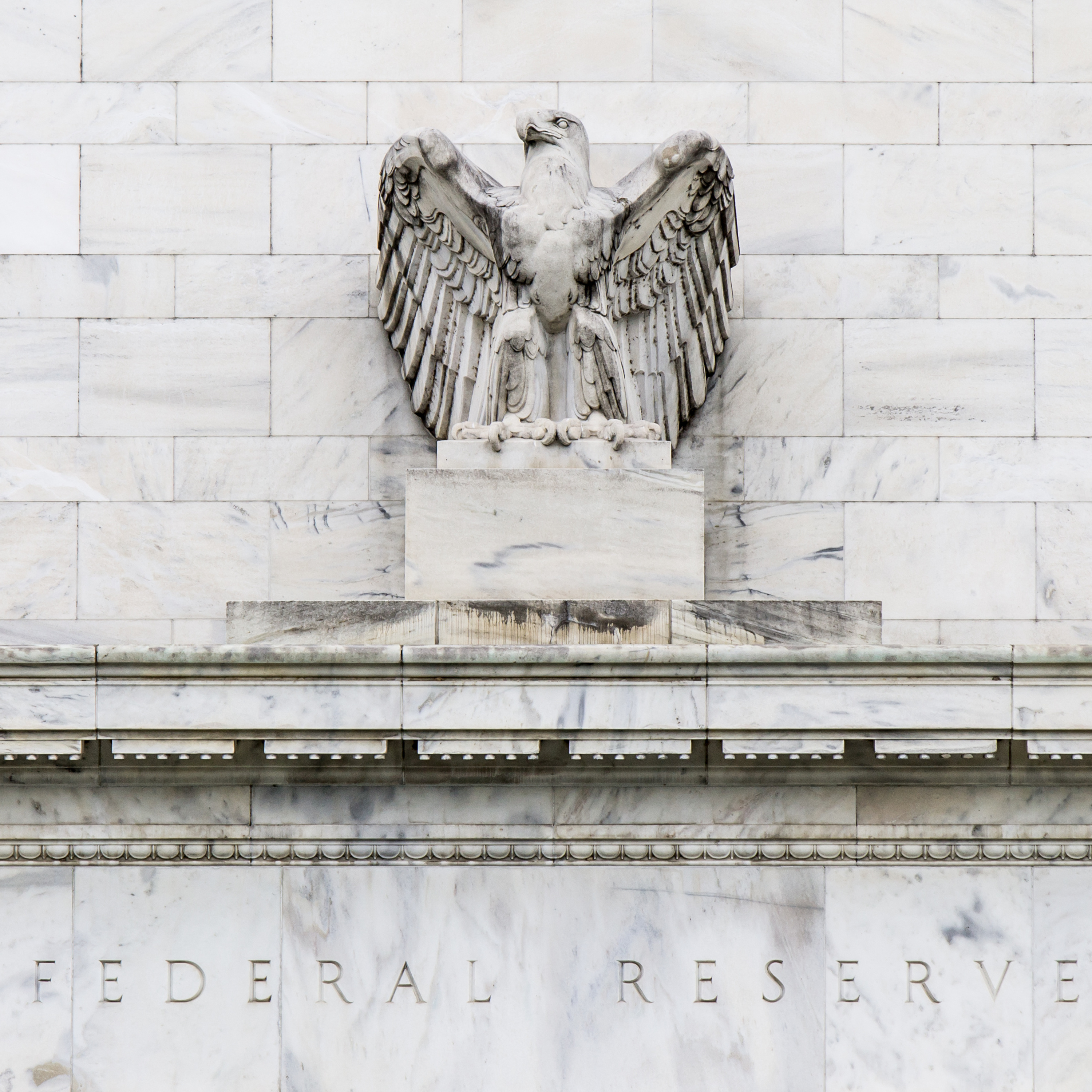 FED anticipa un sólo recorte de tasas para 2024 ¿qué implicancias tiene para Chile?  episode artwork