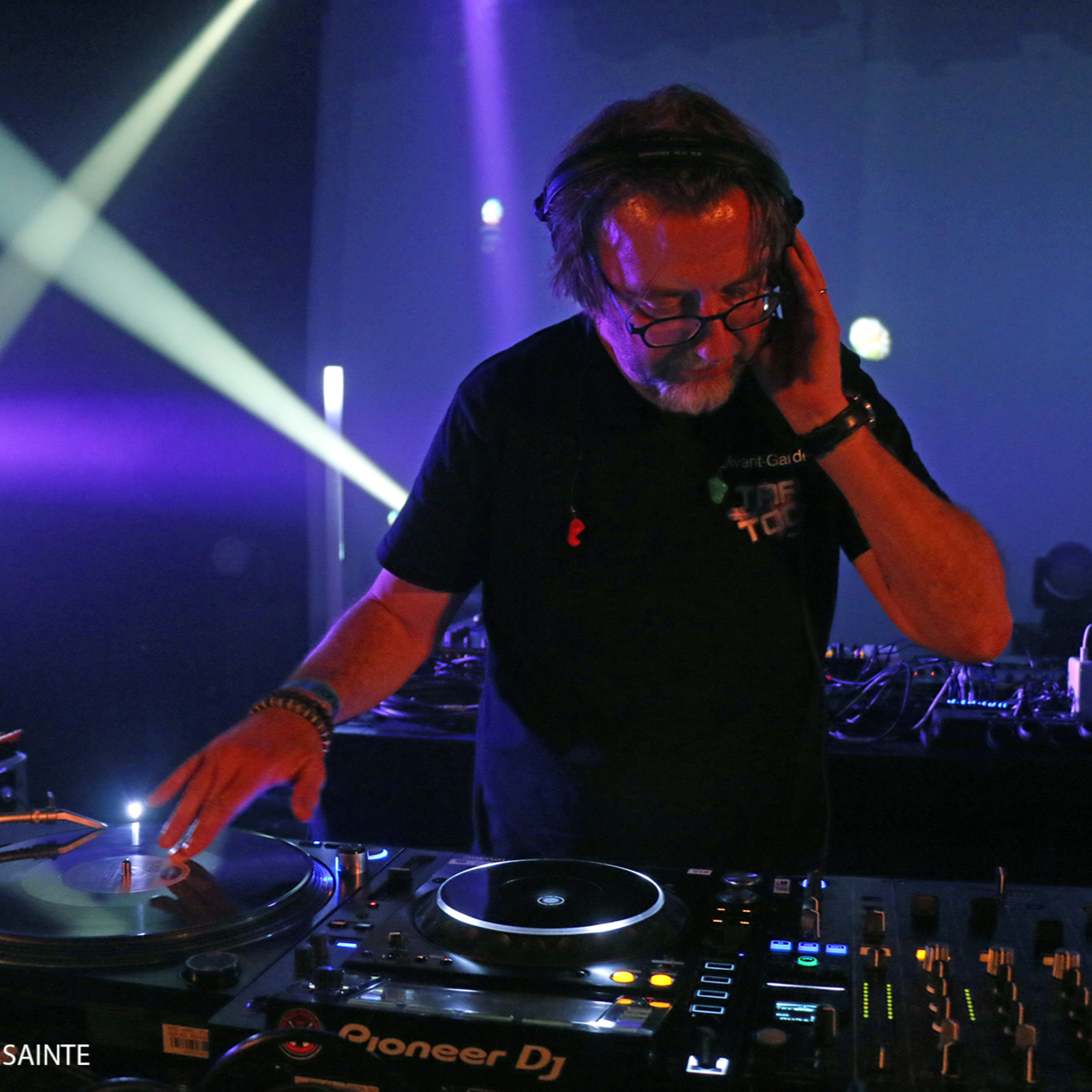 RJR (Radio Jeunes Reims). French radio station. FM & DAB+