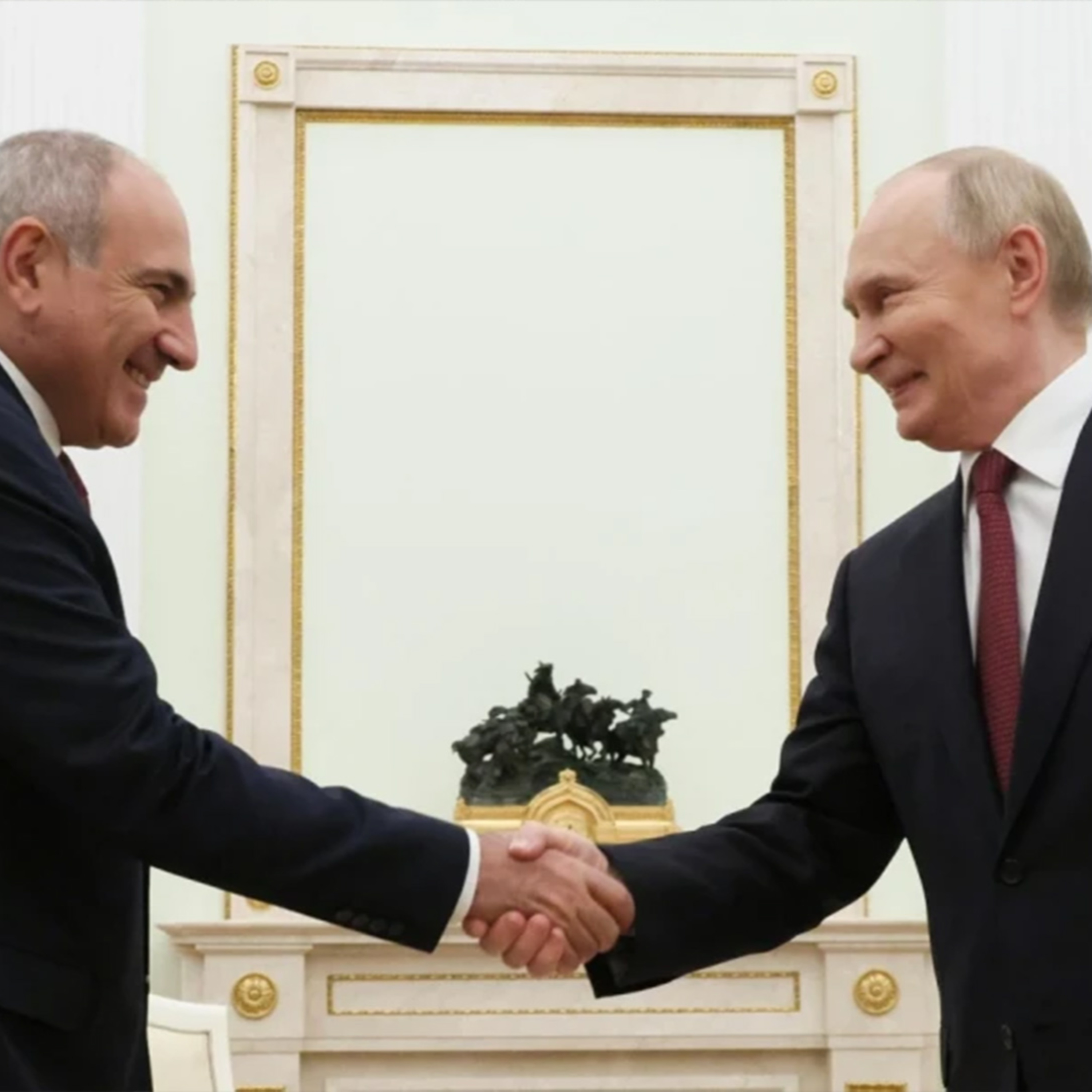 Pashinyan, Putin call follows escalation over Armenia’s EU direction