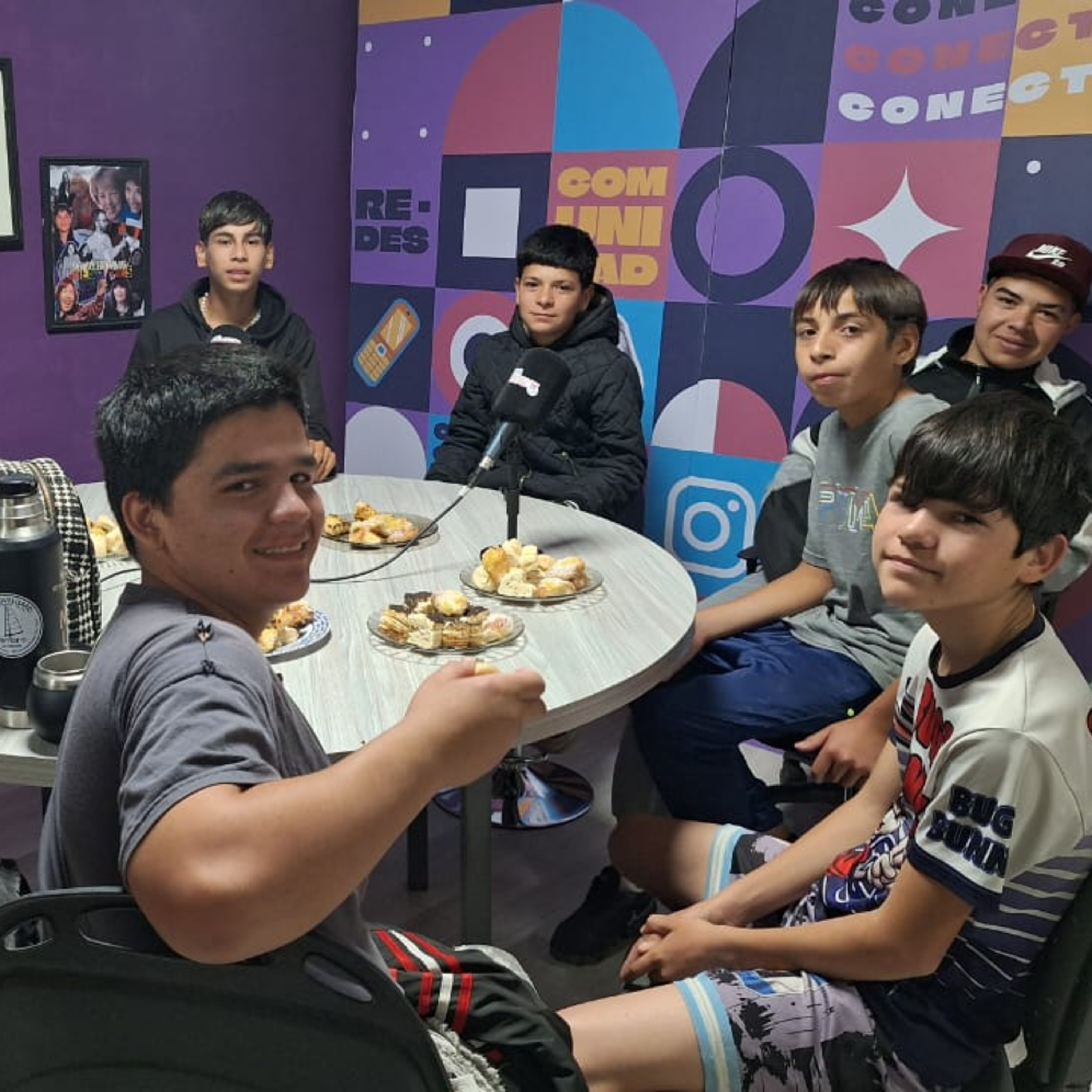 De Buena Mañana – La Entrevista: Visita de alumnos del segundo año de Granja Siquem a la radio. episode artwork