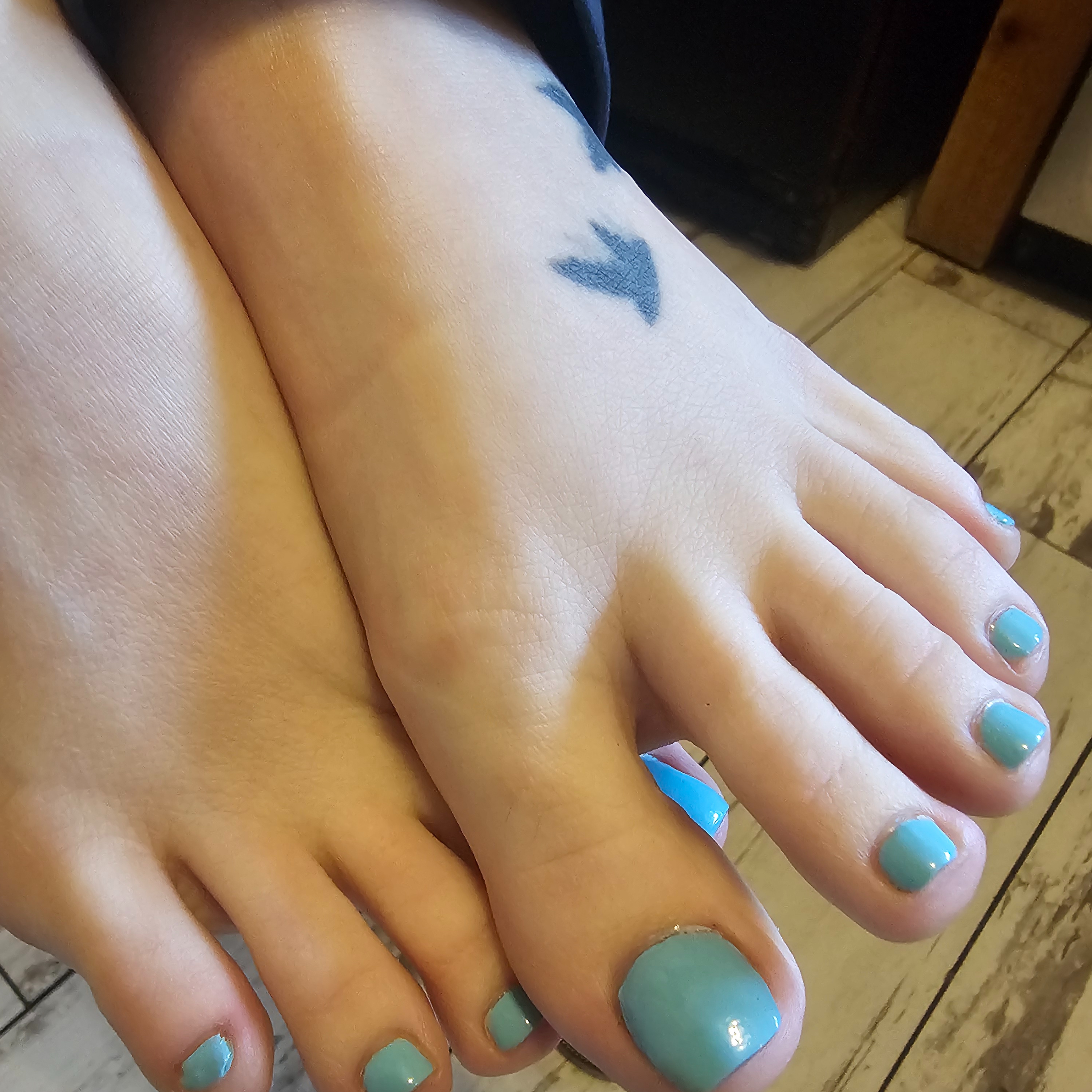 FEETLOOSE AND A CHEWBACCA - LET ME LICK THOSE FEET!