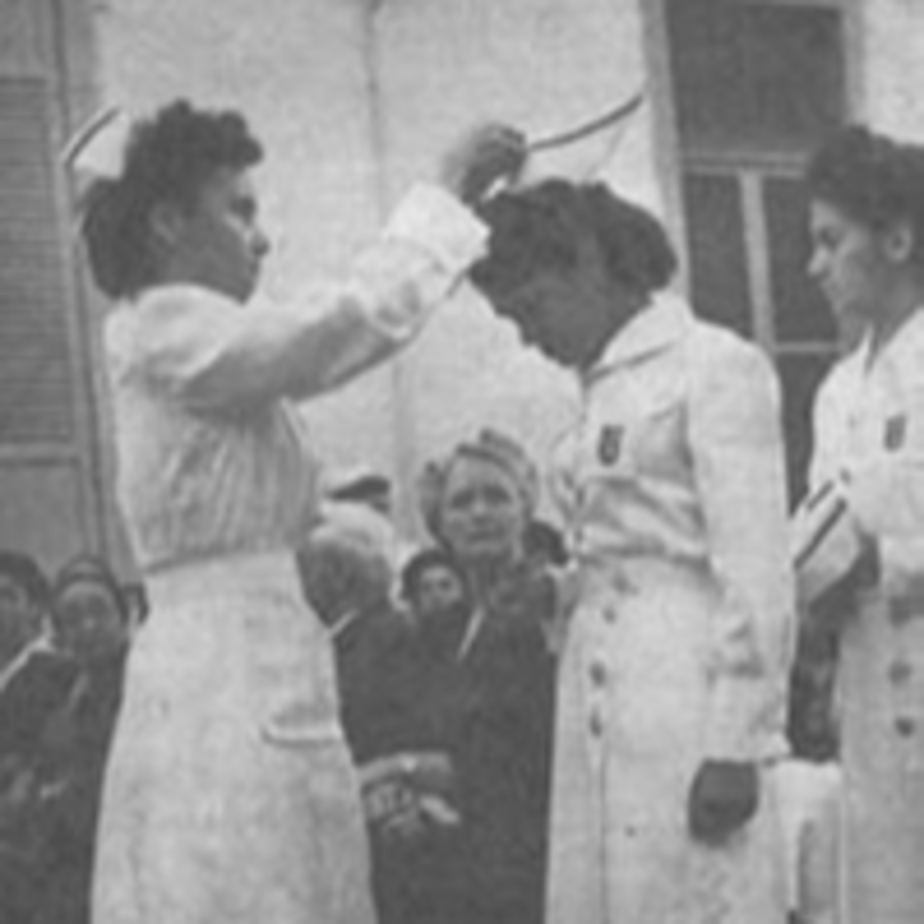 Se promulga el decreto que permite a las mujeres a entrar a la universidad (1877)