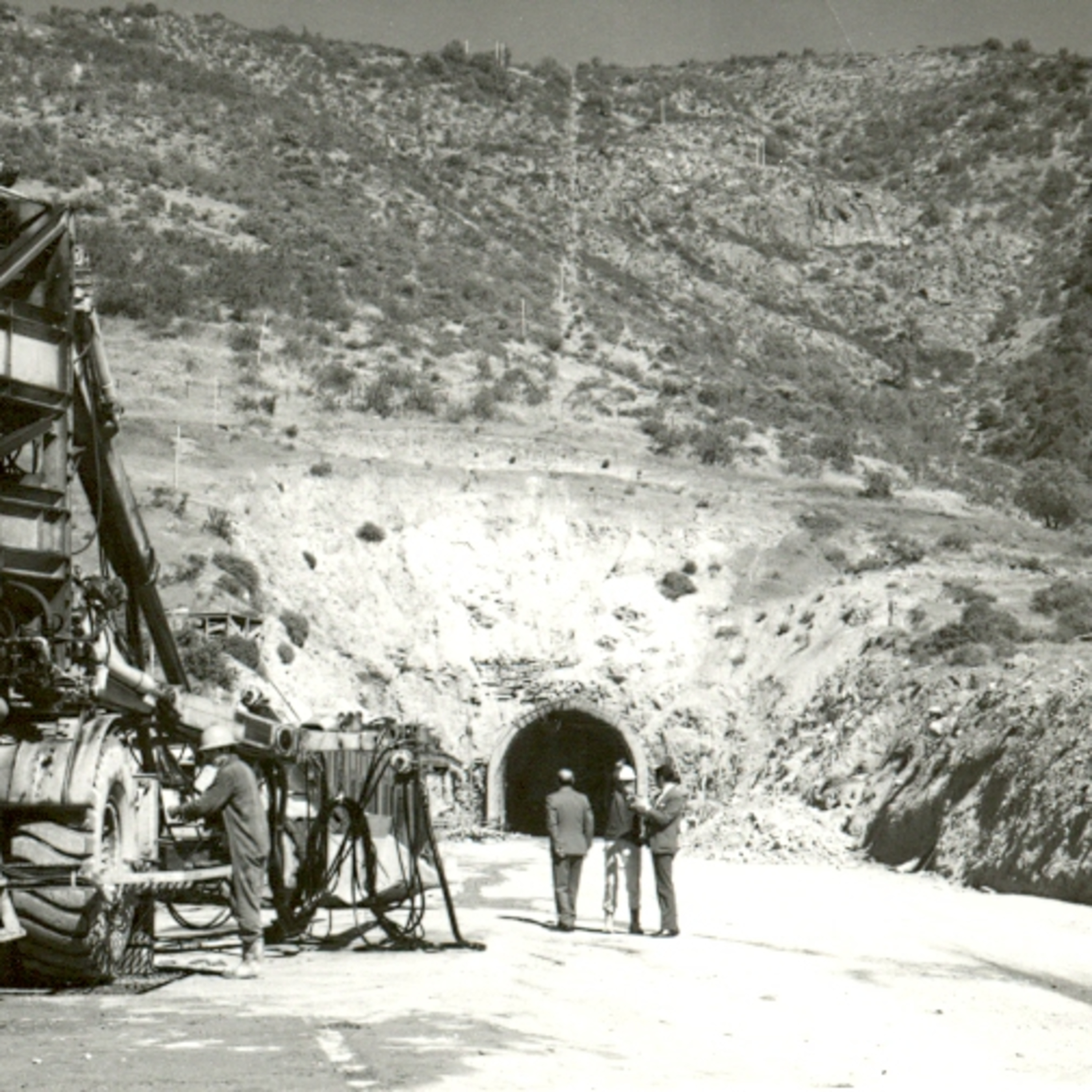 Inauguran el tunel Lo Prado (1970)