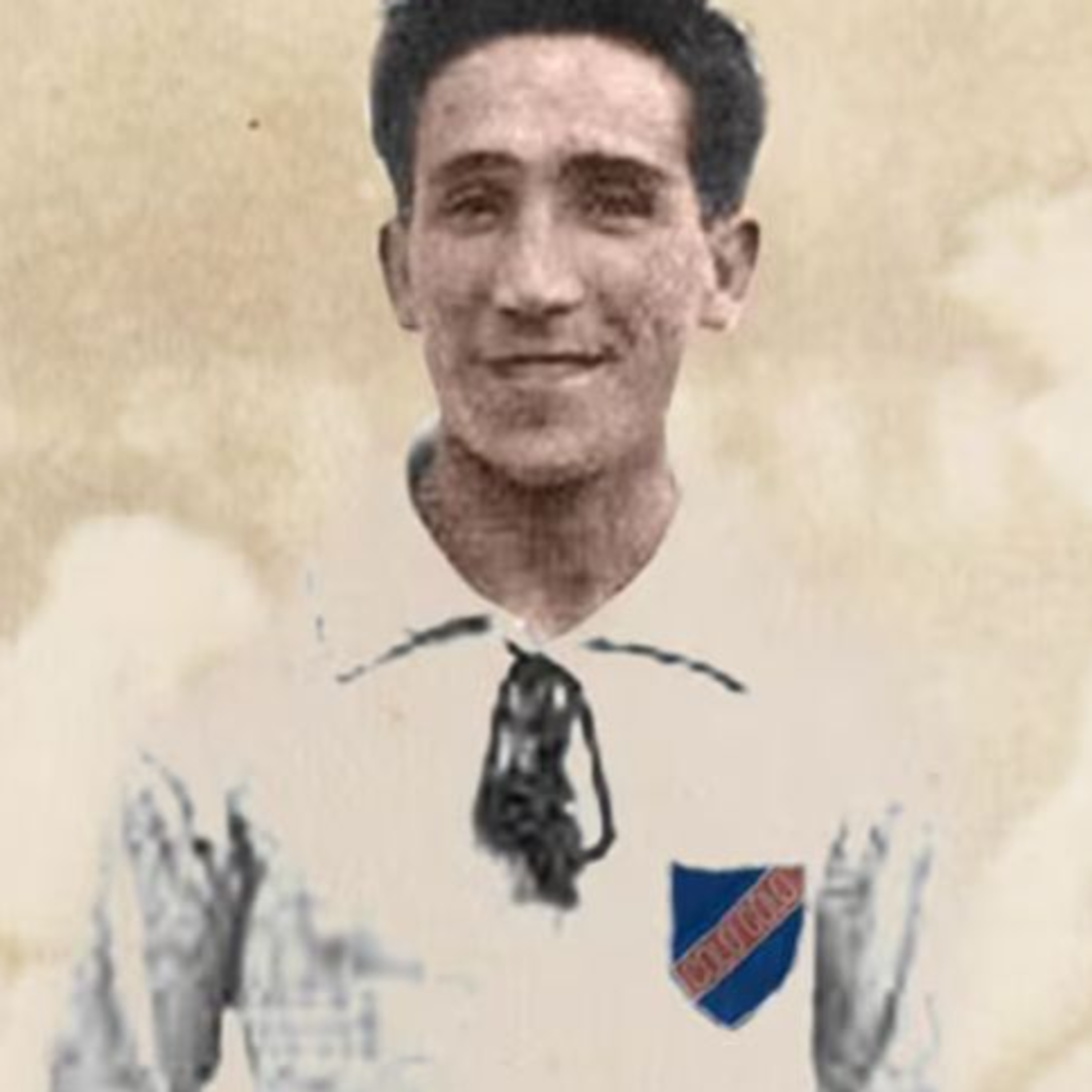 Muere el futbolista David Arellano (1927)