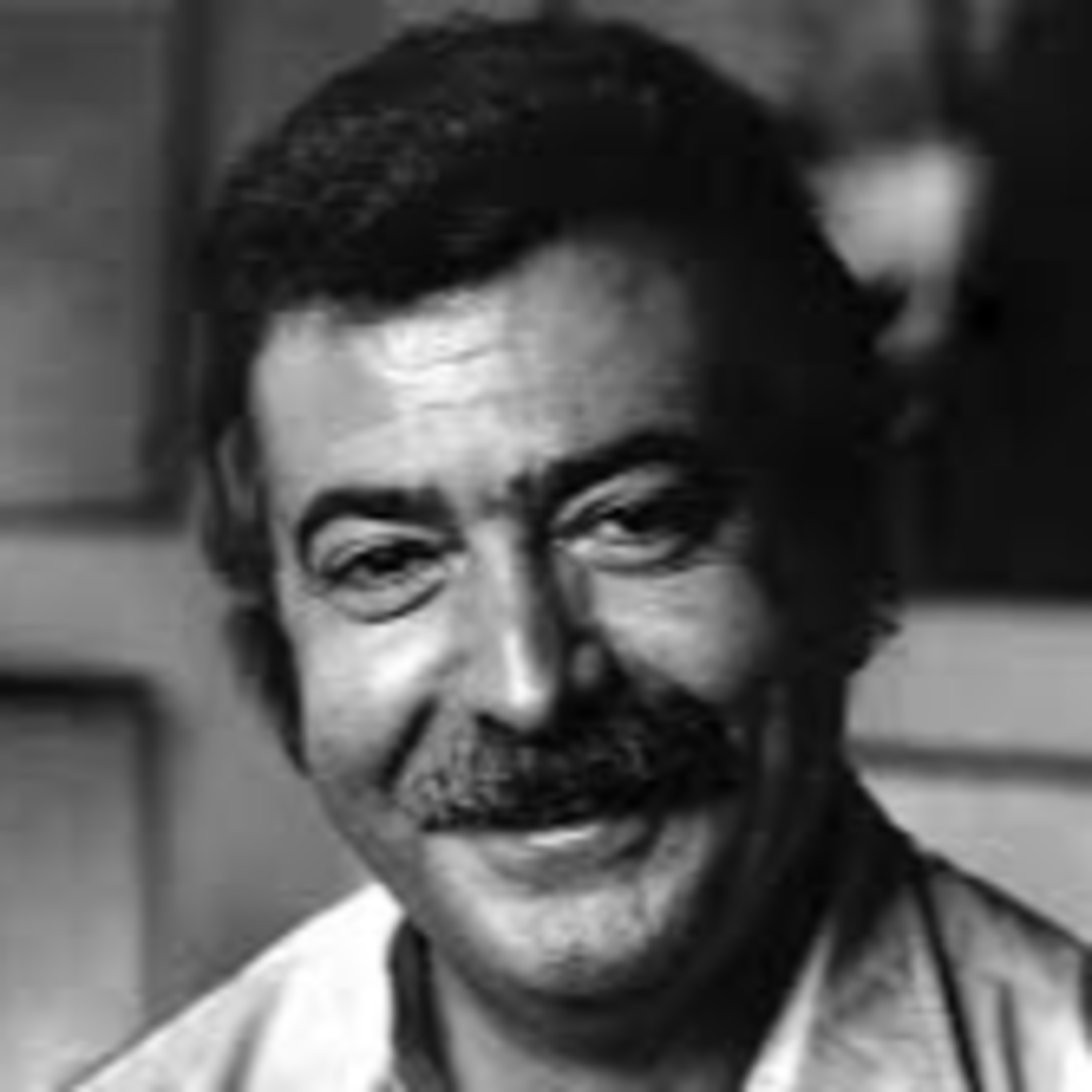 Se suicida el poeta Alfonso Alcalde (1992)