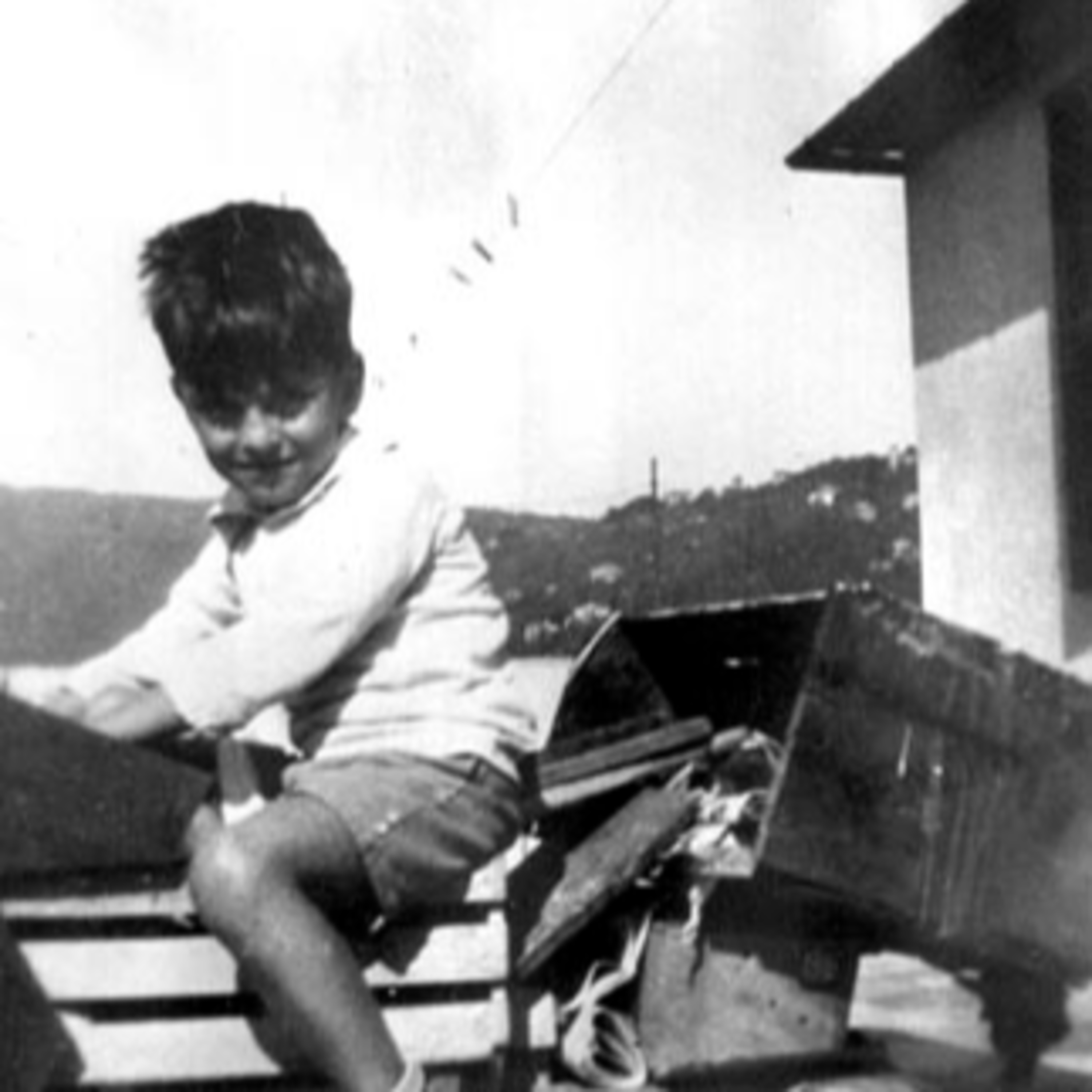 "Yin Yin" sobrino de Gabriela Mistral, se suicida a los 18 años (1943) episode artwork