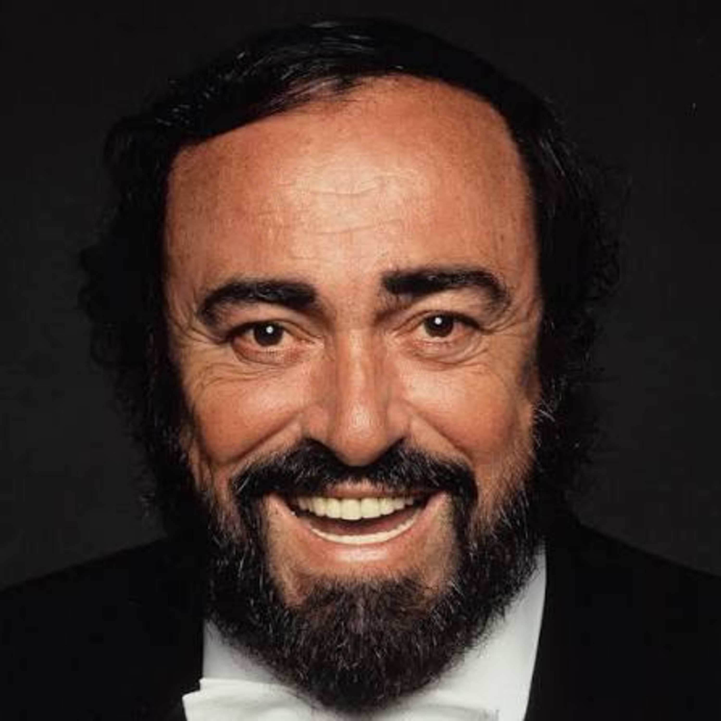 Fallece el tenor italiano, Luciano Pavarotti (2007)