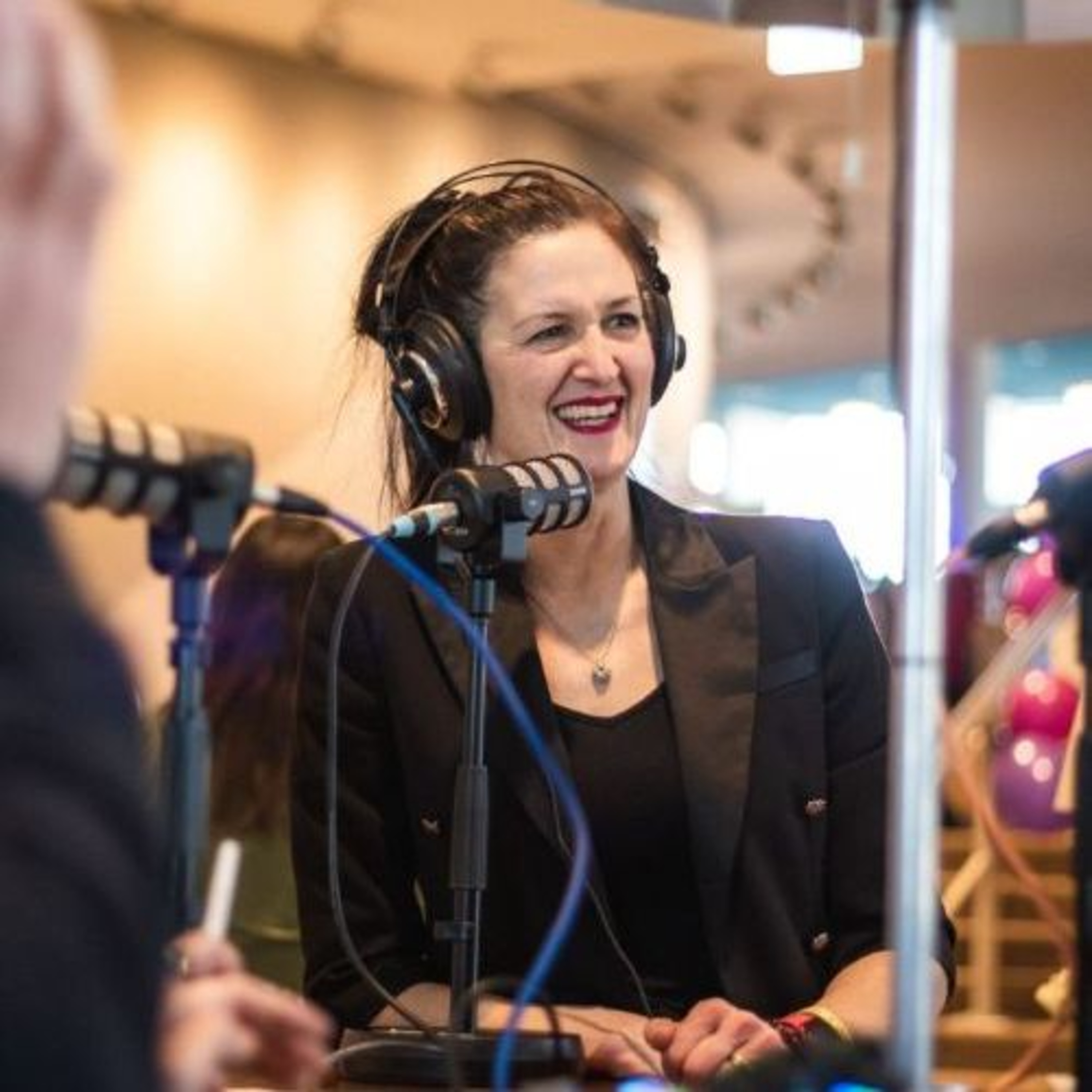 Are you allowed to vote in the Netherlands? Less than 15% of the internationals use their right to vote. 