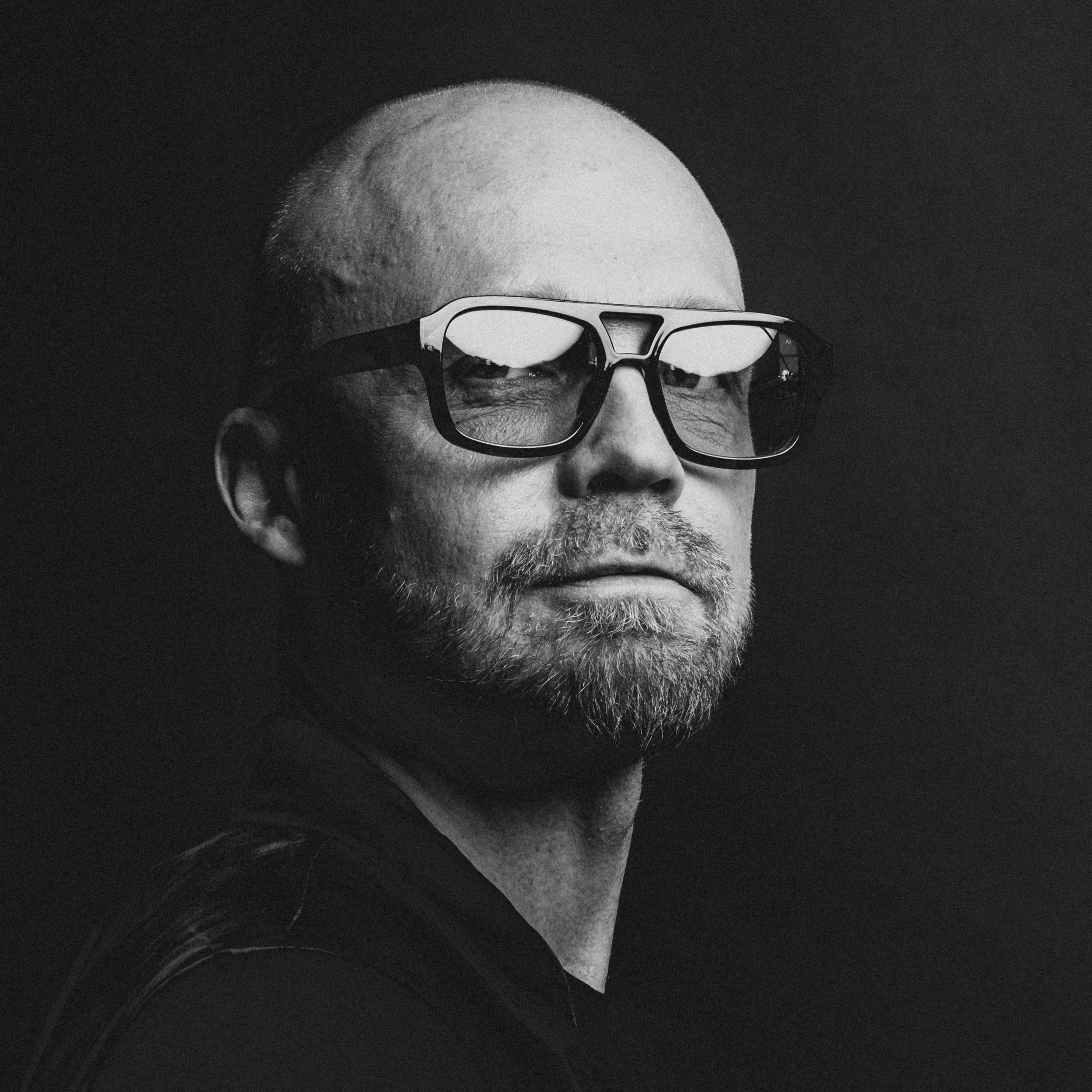 Lahteen lauantaina saapuva Juha Tapio pohti suurten festarikeikkojen ja intiimien klubikeikkojen eroja Radio Voimalla episode artwork