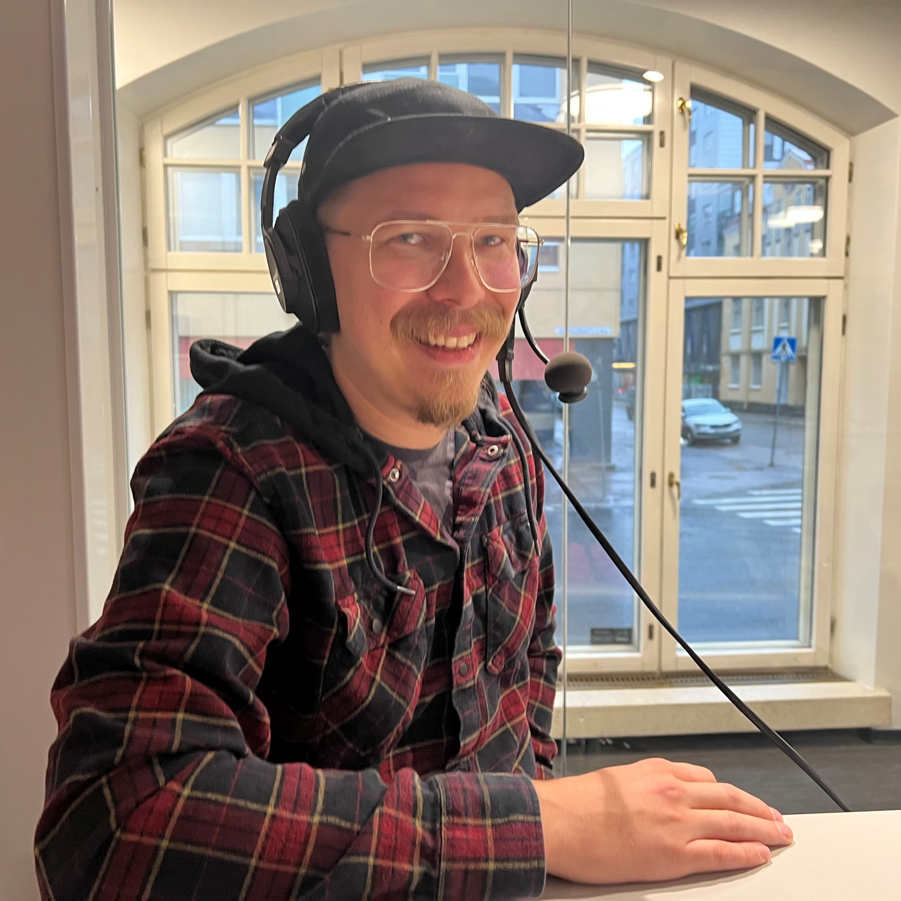 Kahiwan kahvin laatu, oman leipomon tuotteet ja paras asiakaspalvelu siivittivät valtakunnalliseen kärkeen episode artwork