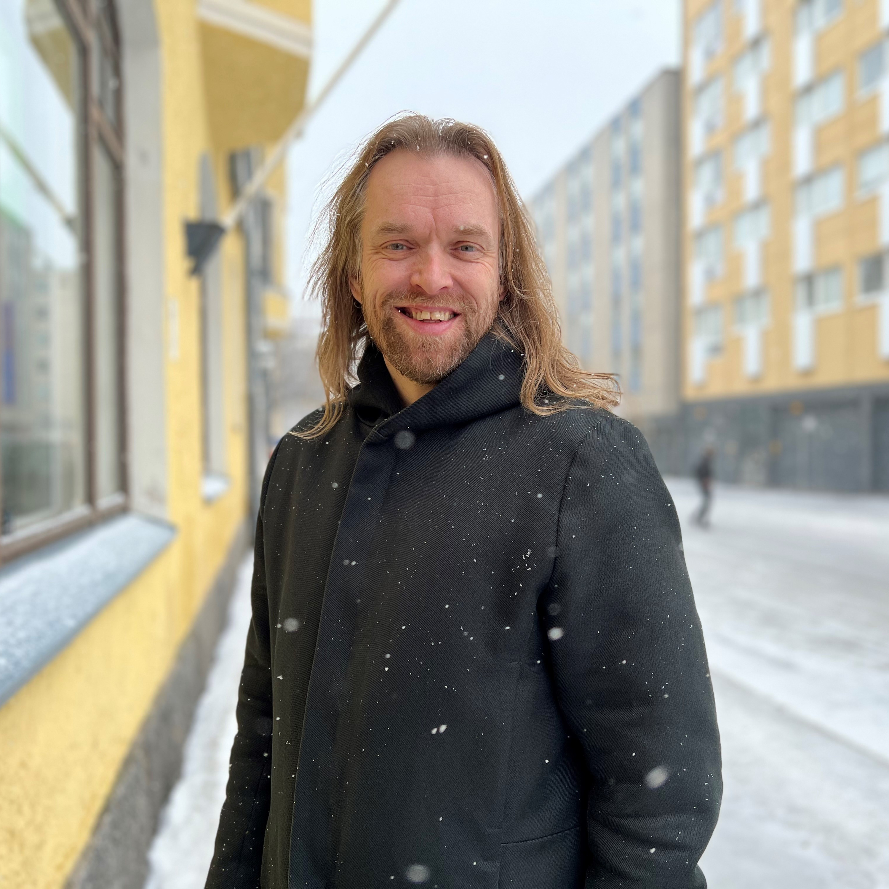 Ensikertaa Finlandia-klubilla keikkailevaa Anssi Kelaa odottaa kotona uusi perheenjäsen  episode artwork