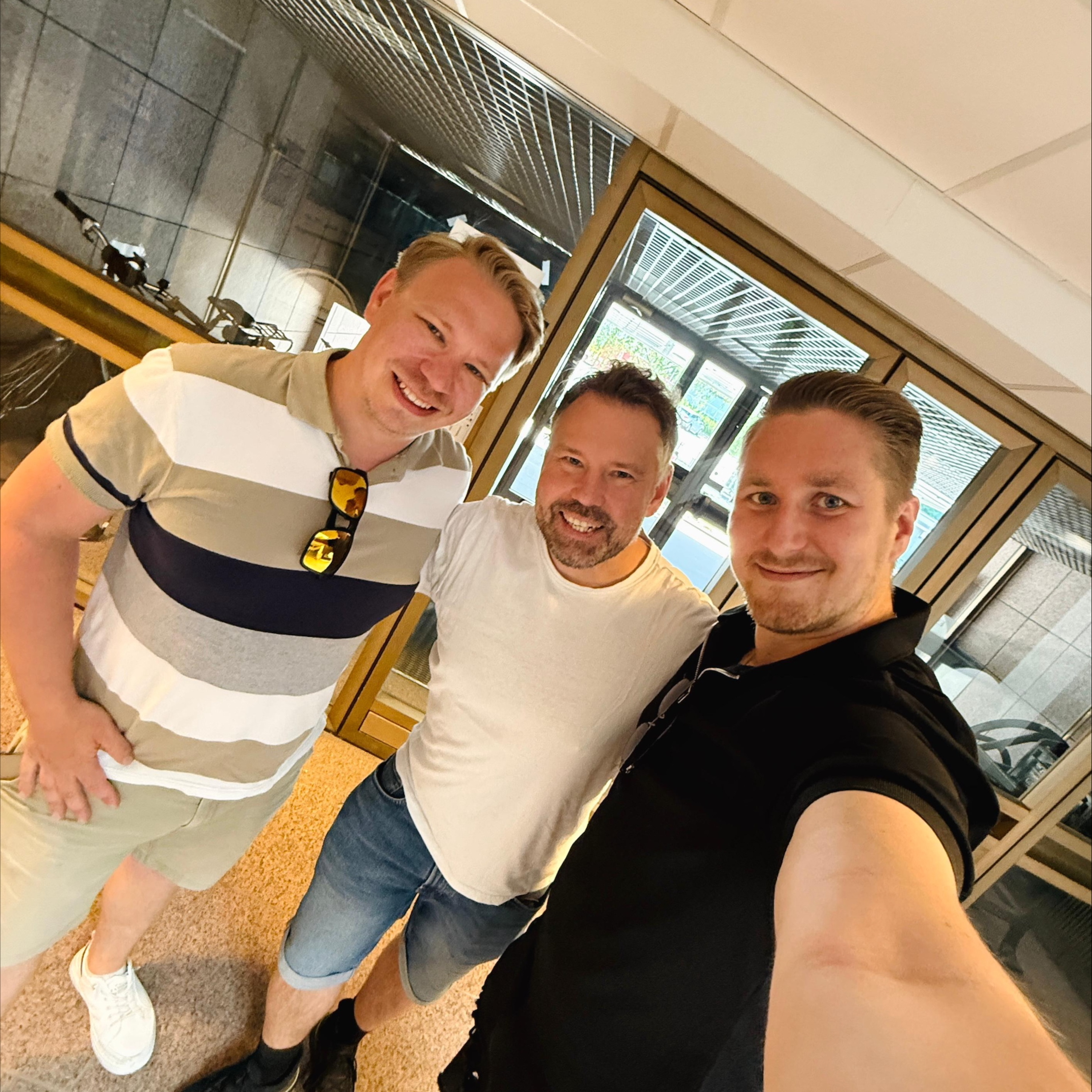 Ravintoloitsijat Tony Brander ja Tim Hirvonen ovat entisiä autokauppiaita, jotka vievät lihamukin ilosanomaa eteenpäin. episode artwork