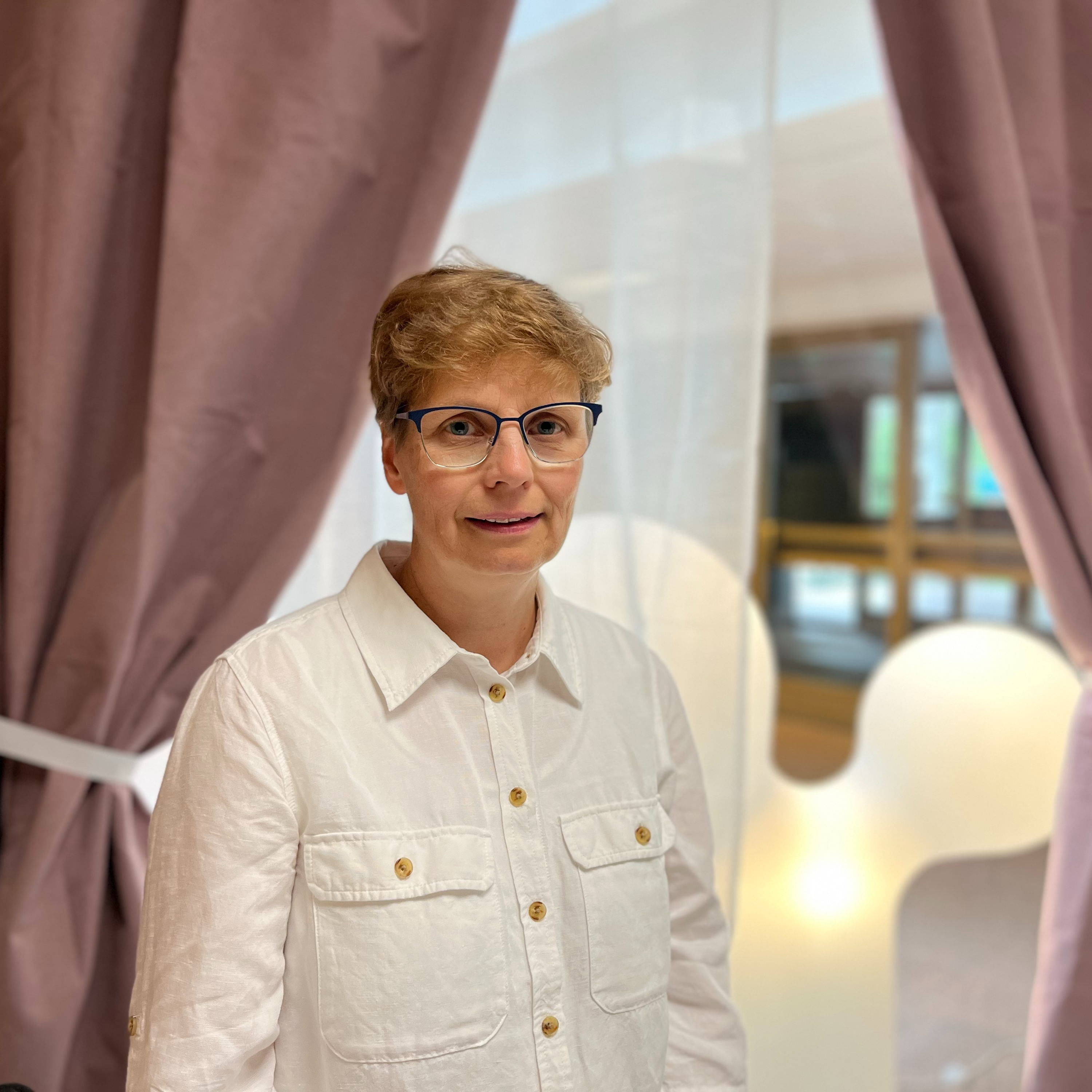 Hyväntekijä Annamari Jukko ei halua tulla kutsutuksi miljonääriksi: "Miellän sen haukkumanimenä ja minut supistetaan sillä tiettyyn muottiin" episode artwork