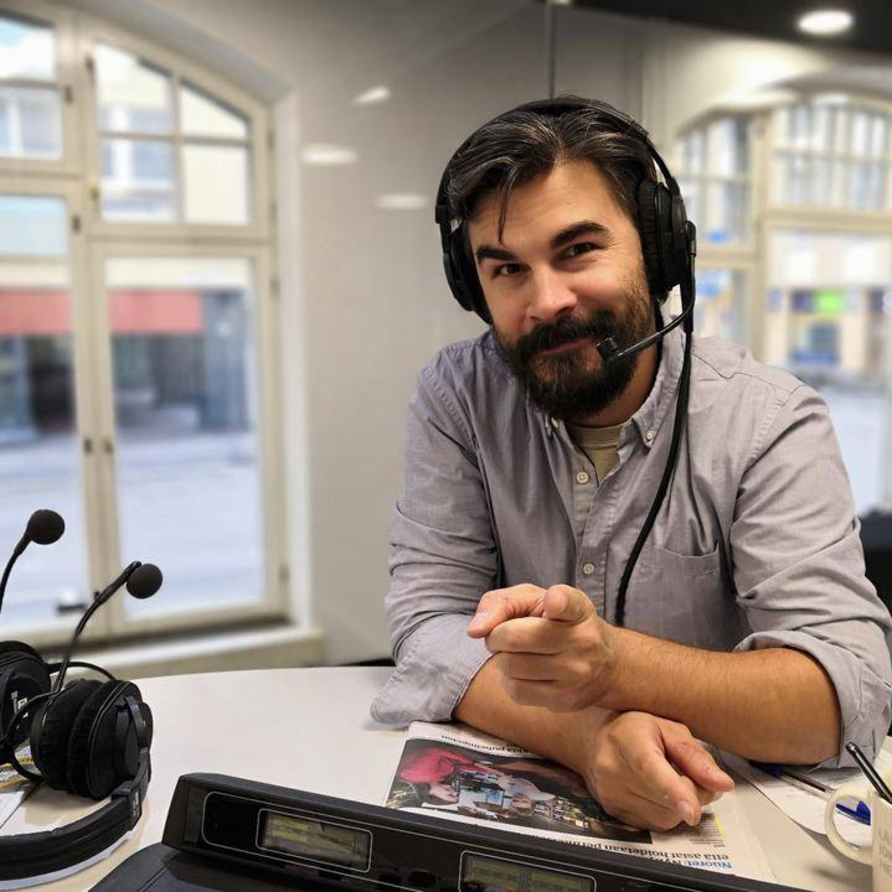TV-kasvo ja koomikko Jukka Lindström ylistää Lahden stand up -historiaa – "Pikkuteatterissa nauru kertautuu mahtavasti" episode artwork