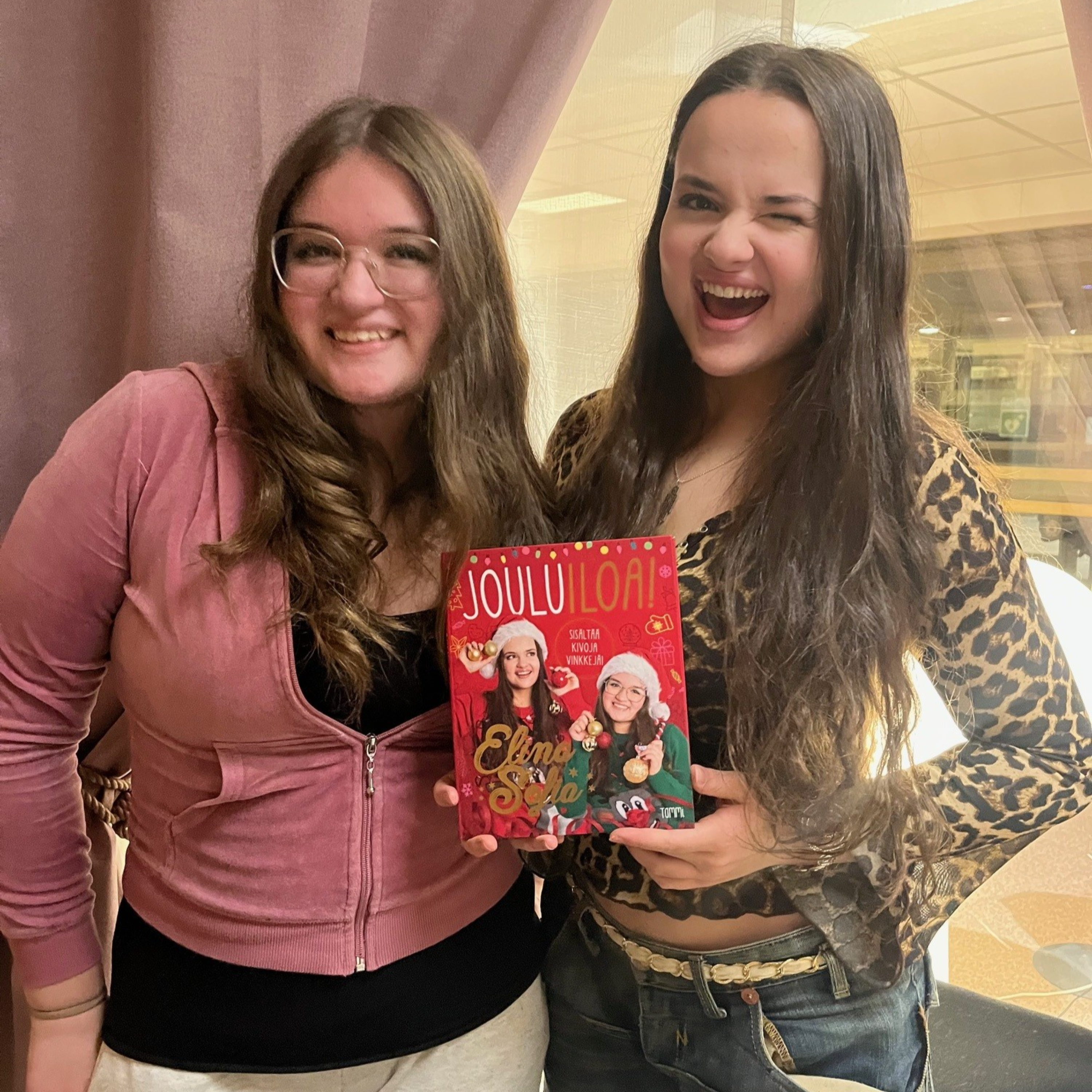 Tubettajasiskojen Elinan ja Sofian Jouluiloa! -kirja on muutakin kuin puuhakirja episode artwork
