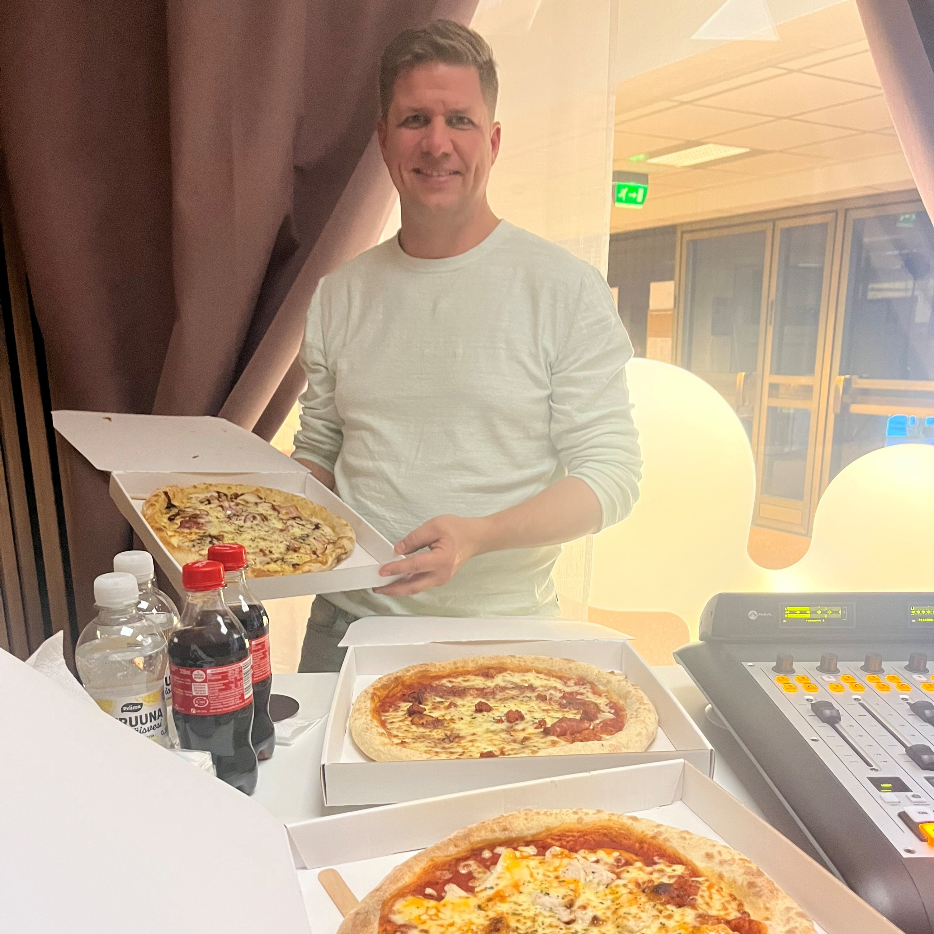 Hämeenkoskelainen Tomi Vaalivuori toi Päijät-Hämeen ensimmäisen 24/7 pizza-automaatin Möysän Essolle  episode artwork
