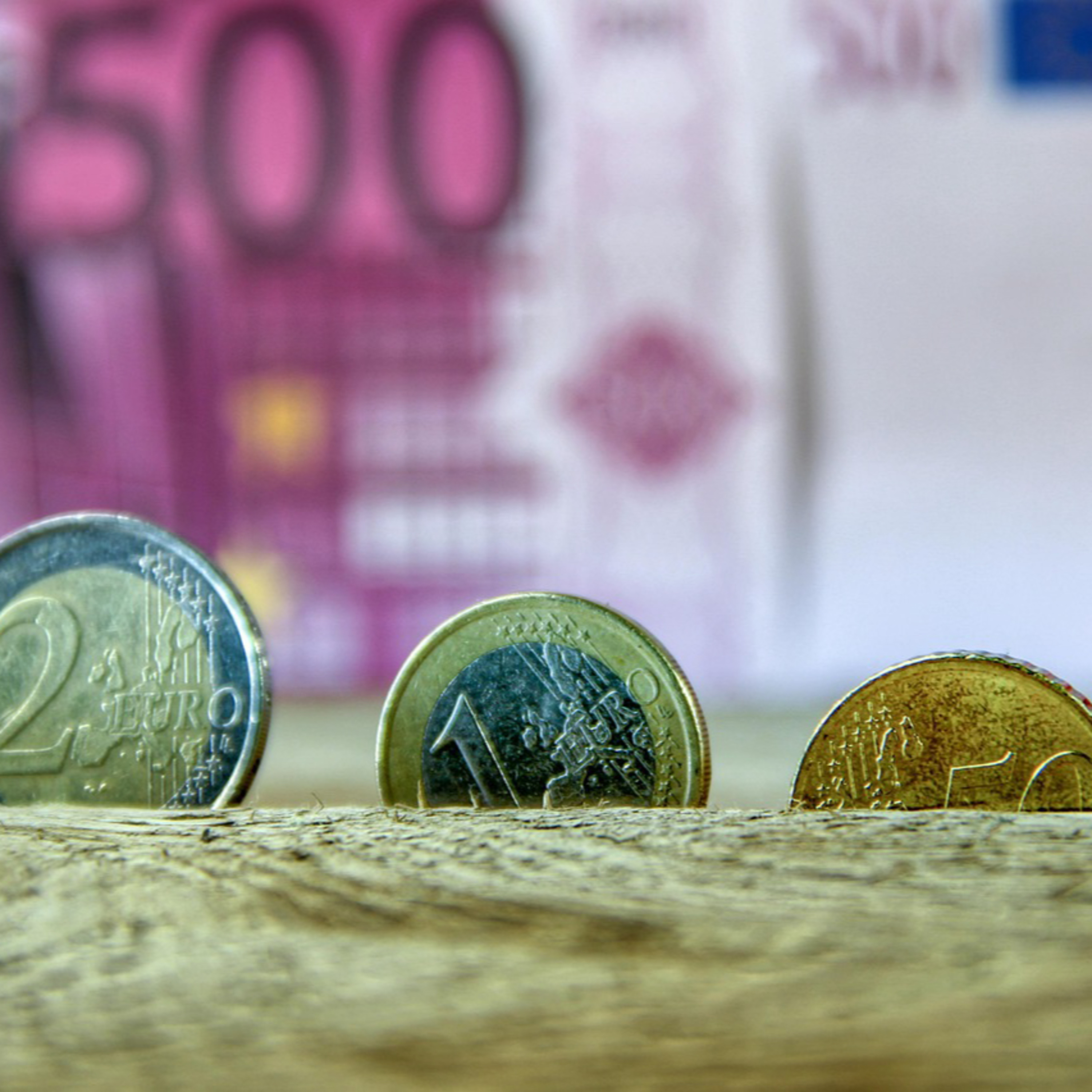 The tale of two cities? Fighting the post-pandemic inflation surge inside and outside the euro area in CEE