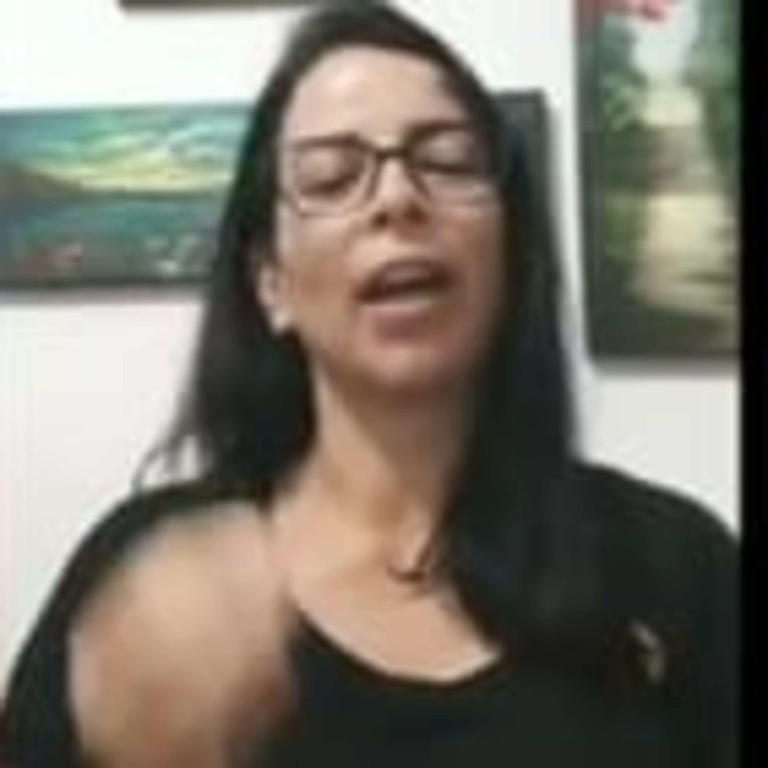 Autora Michele Santos fala sobre seu romance  episode artwork