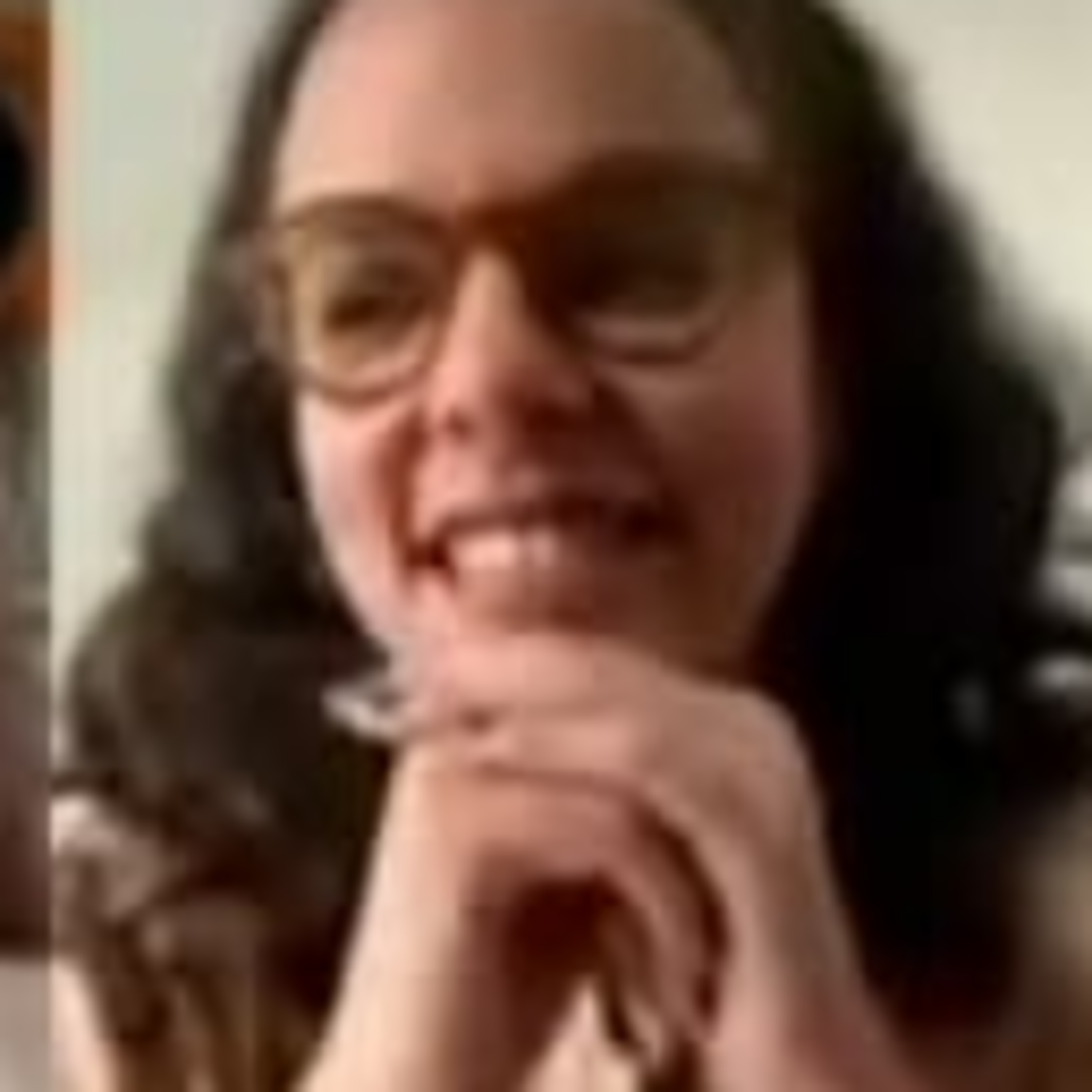 Autora e jornalista Erica Magni fala sobre suas obras poéticas  episode artwork