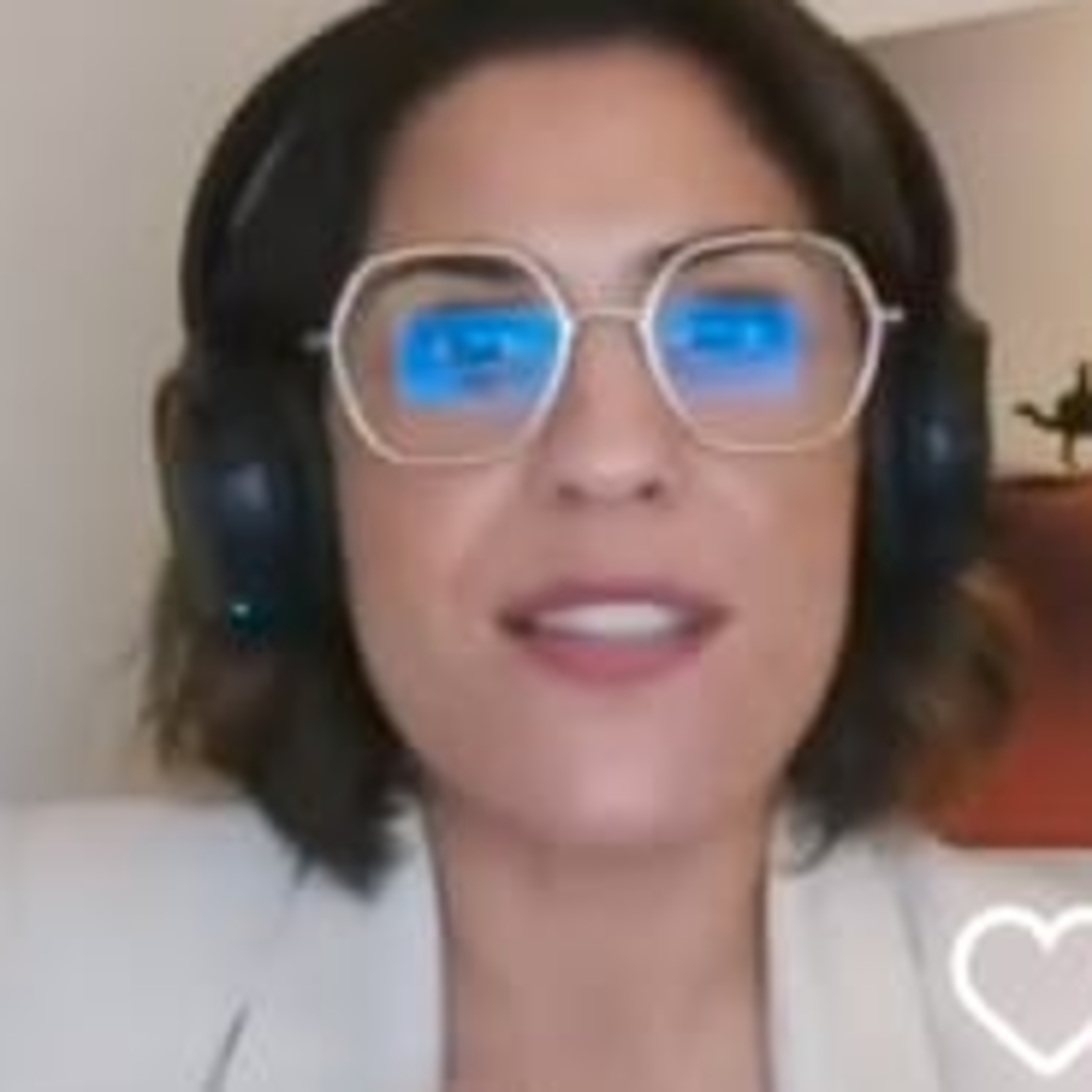 Autora portuguesa Tânia Sofia fala sobre sua autobiografia  episode artwork