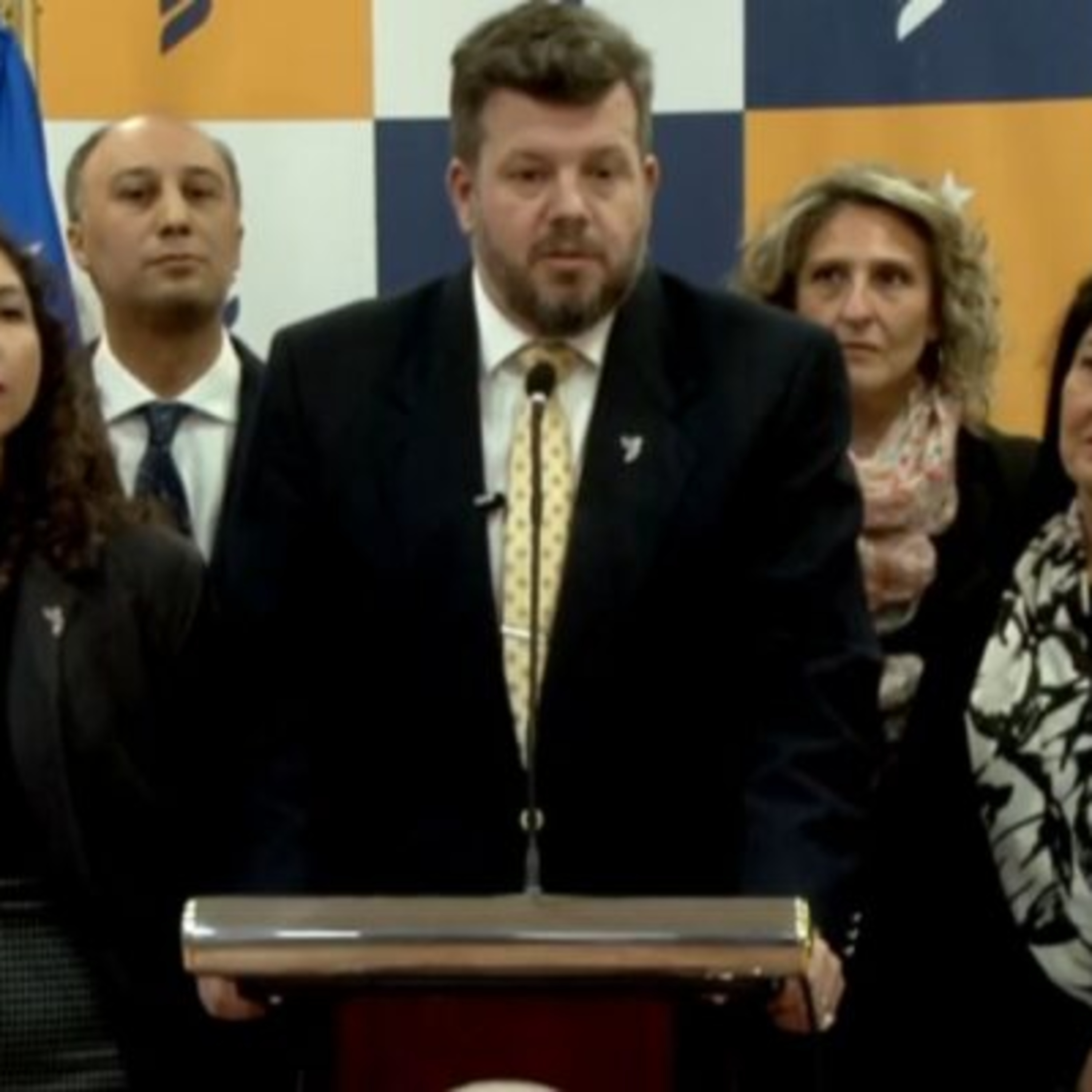 ¿Dos millones para cada chileno? La verdad detrás de la propuesta de privatizar Codelco episode artwork
