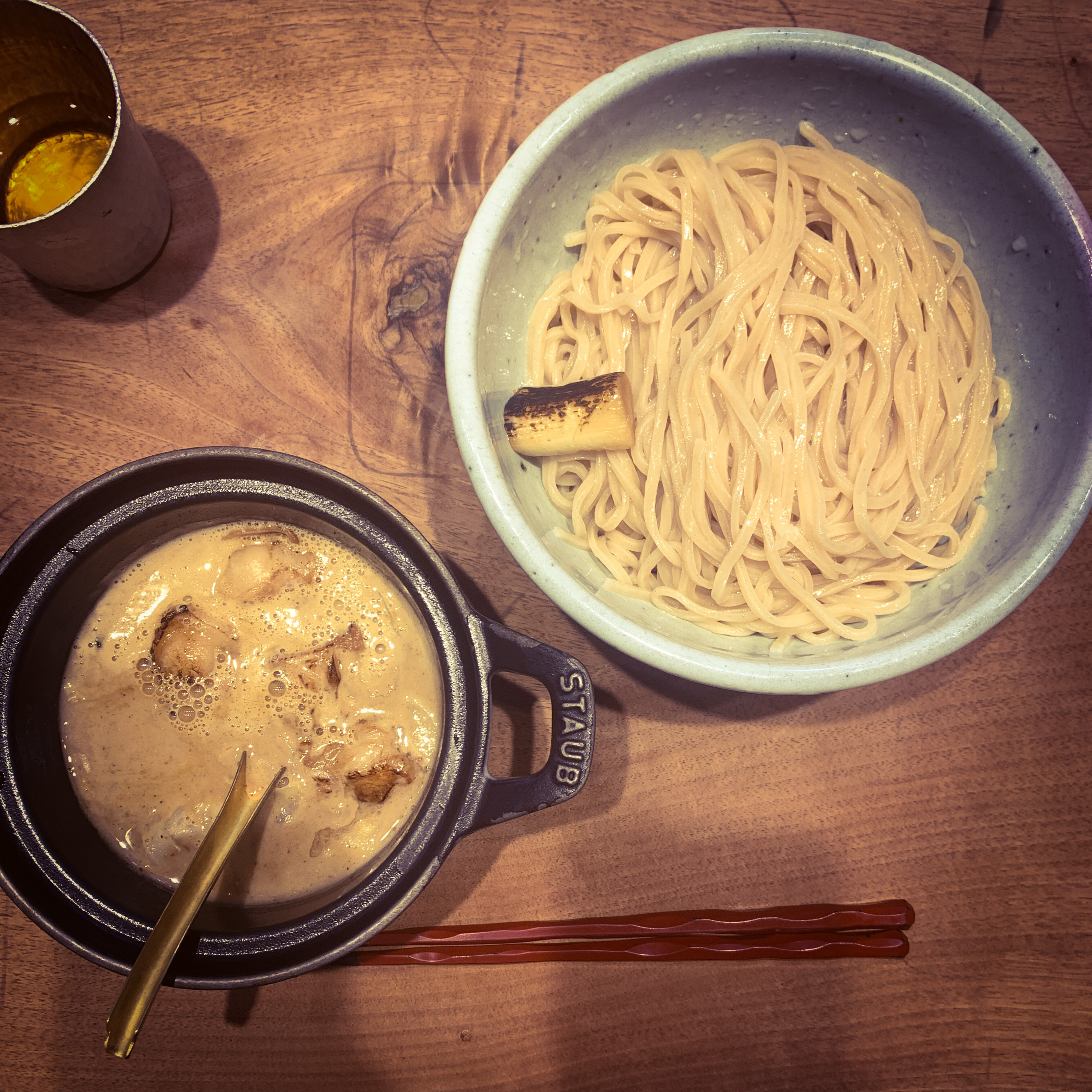いま、麺を食べています
