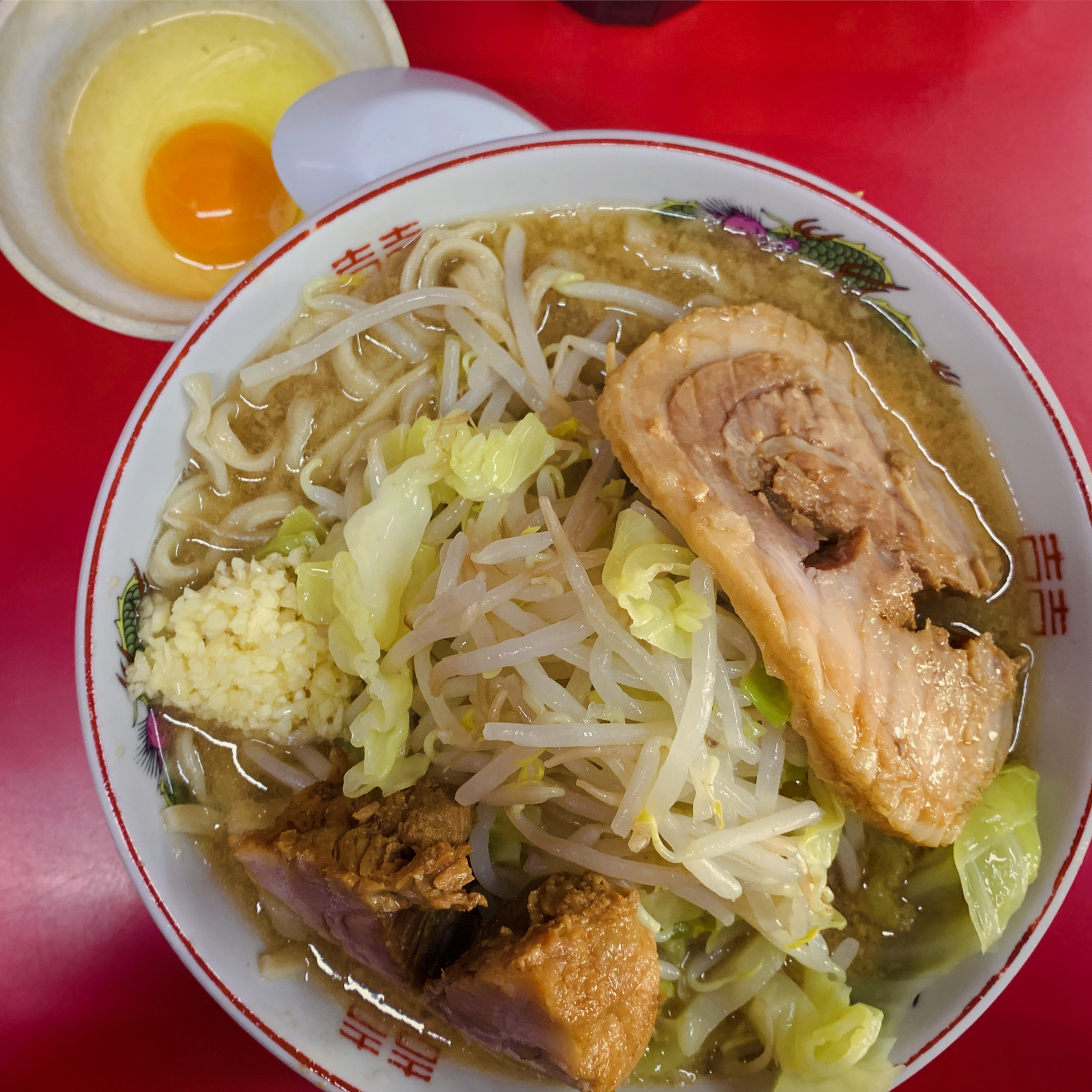 いま、麺を食べています