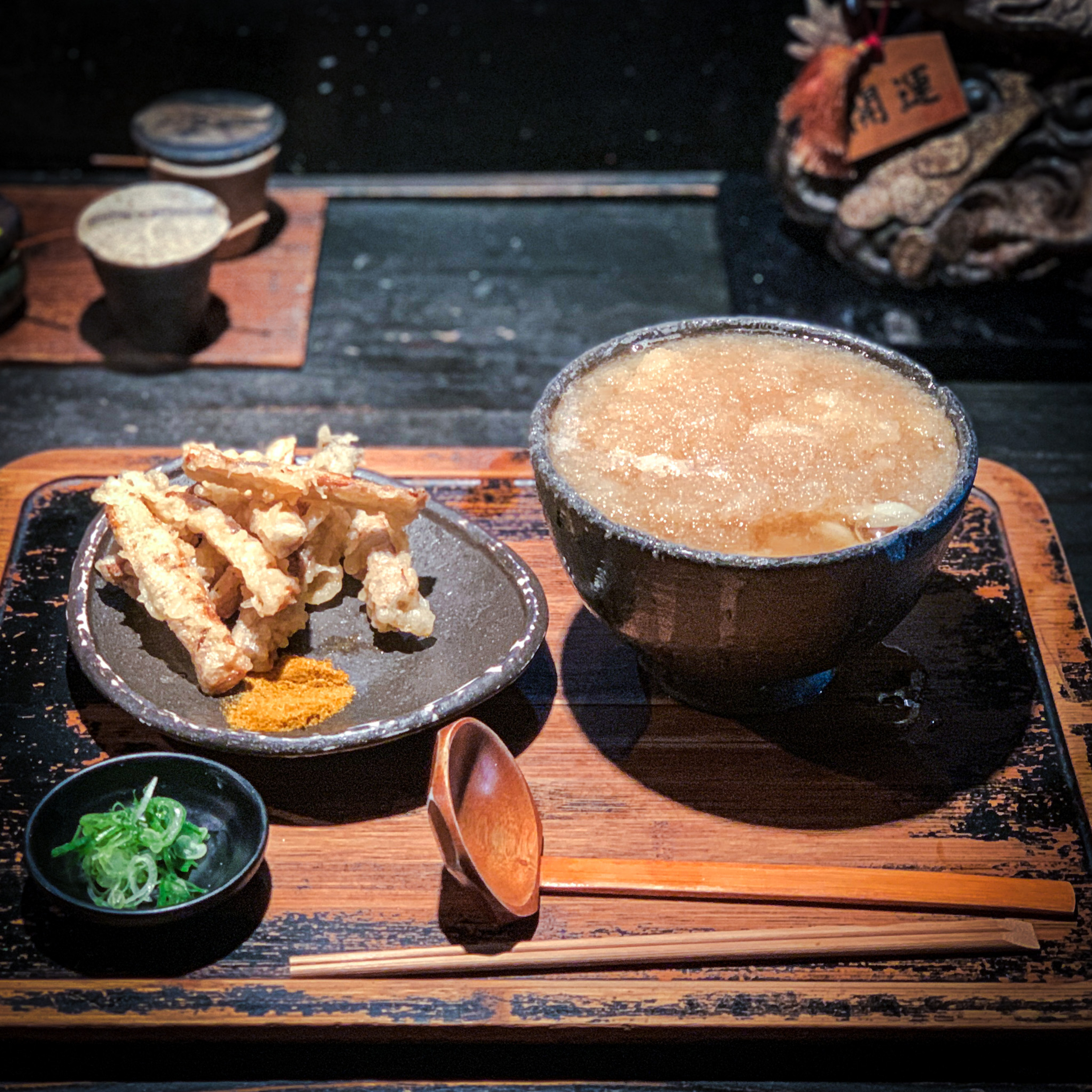 いま、麺を食べています