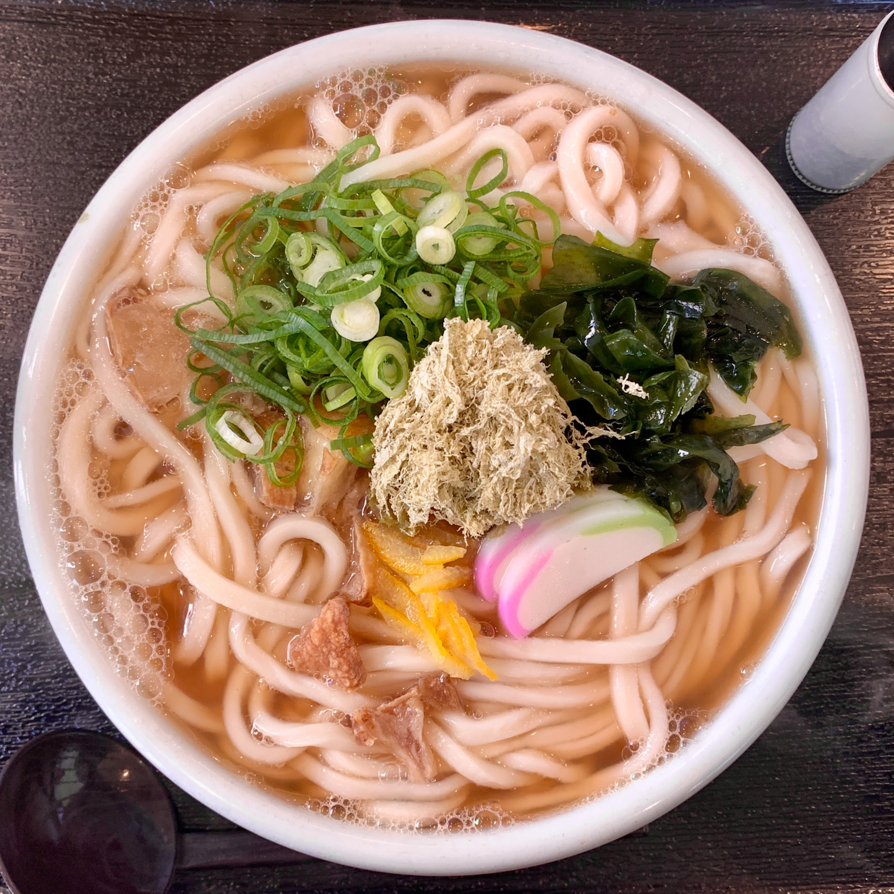 いま、麺を食べています