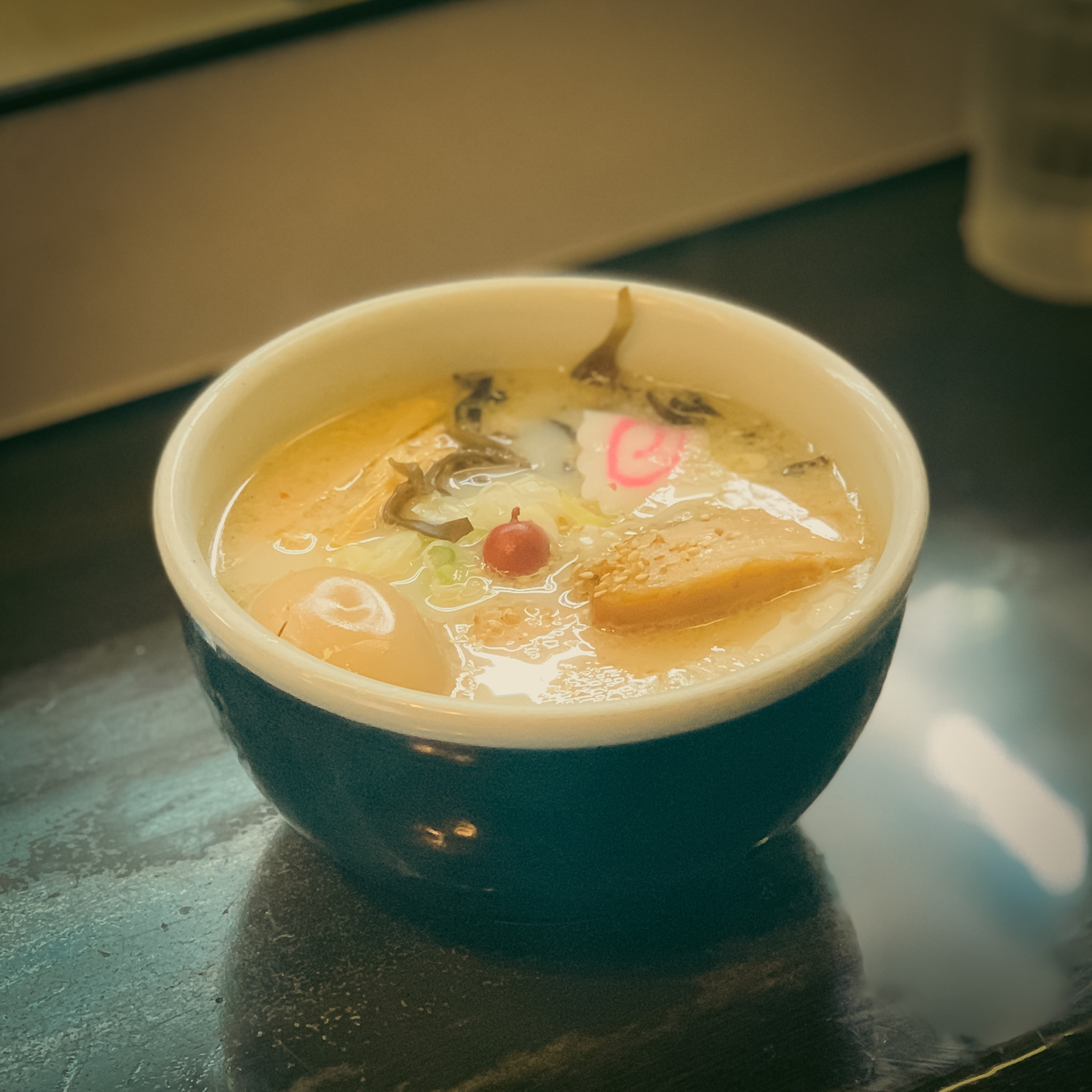 いま、麺を食べています