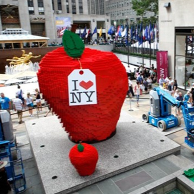 Lục đạo luân hồi giữa lòng New York: Trái Táo Lớn bị cắn dở